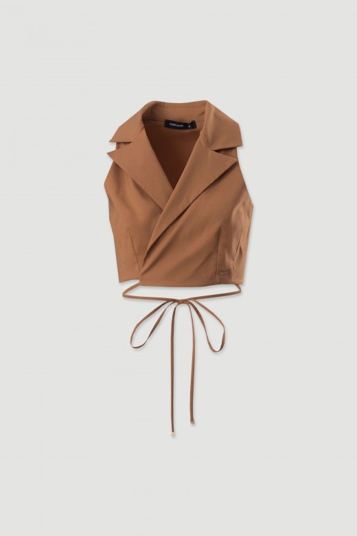 Short vest with cord wrap closure