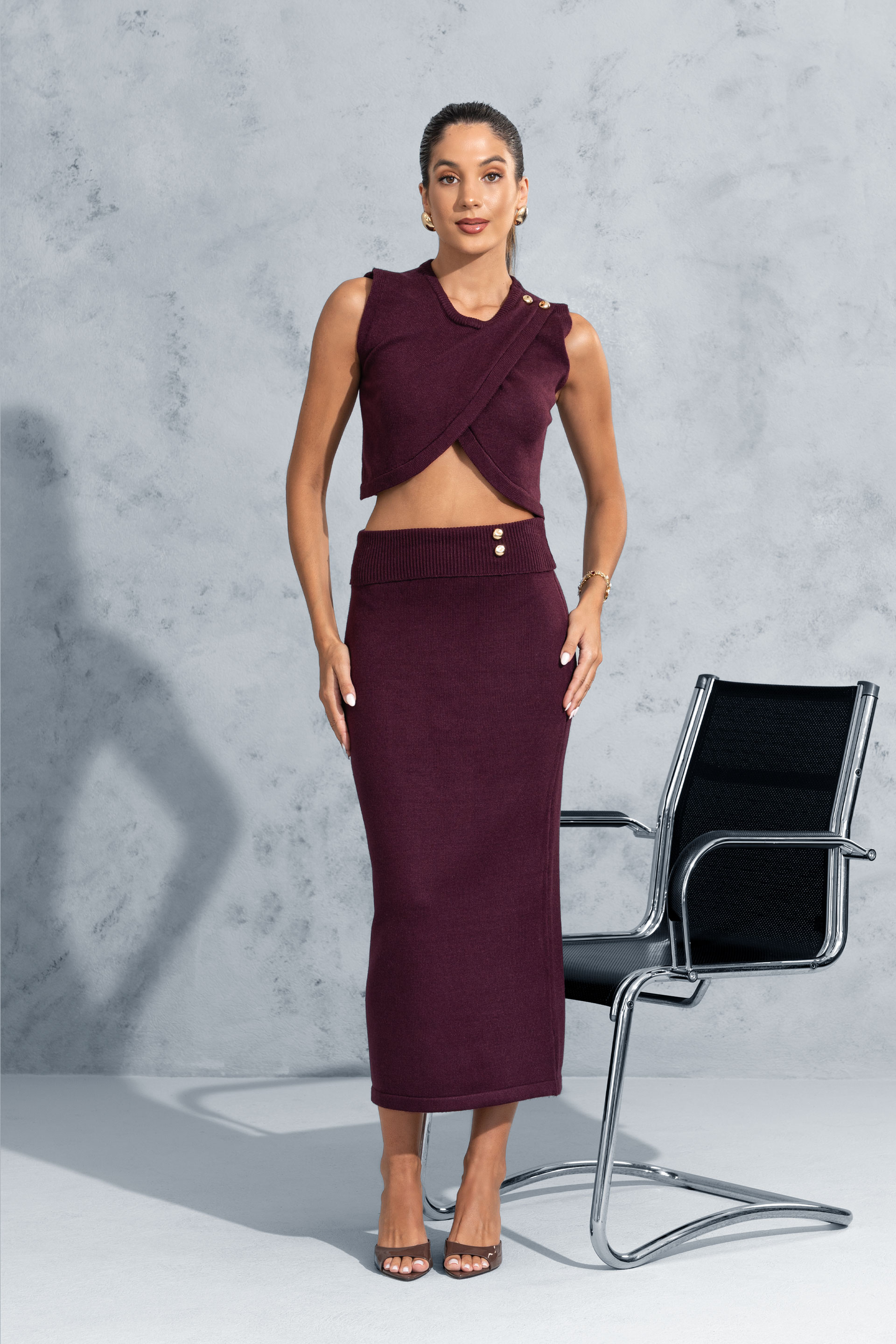 Conjunto de punto con top cruzado y falda lápiz