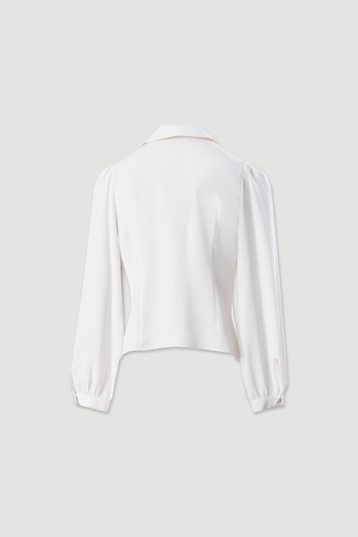 Classic blouse with collar and front buttons
