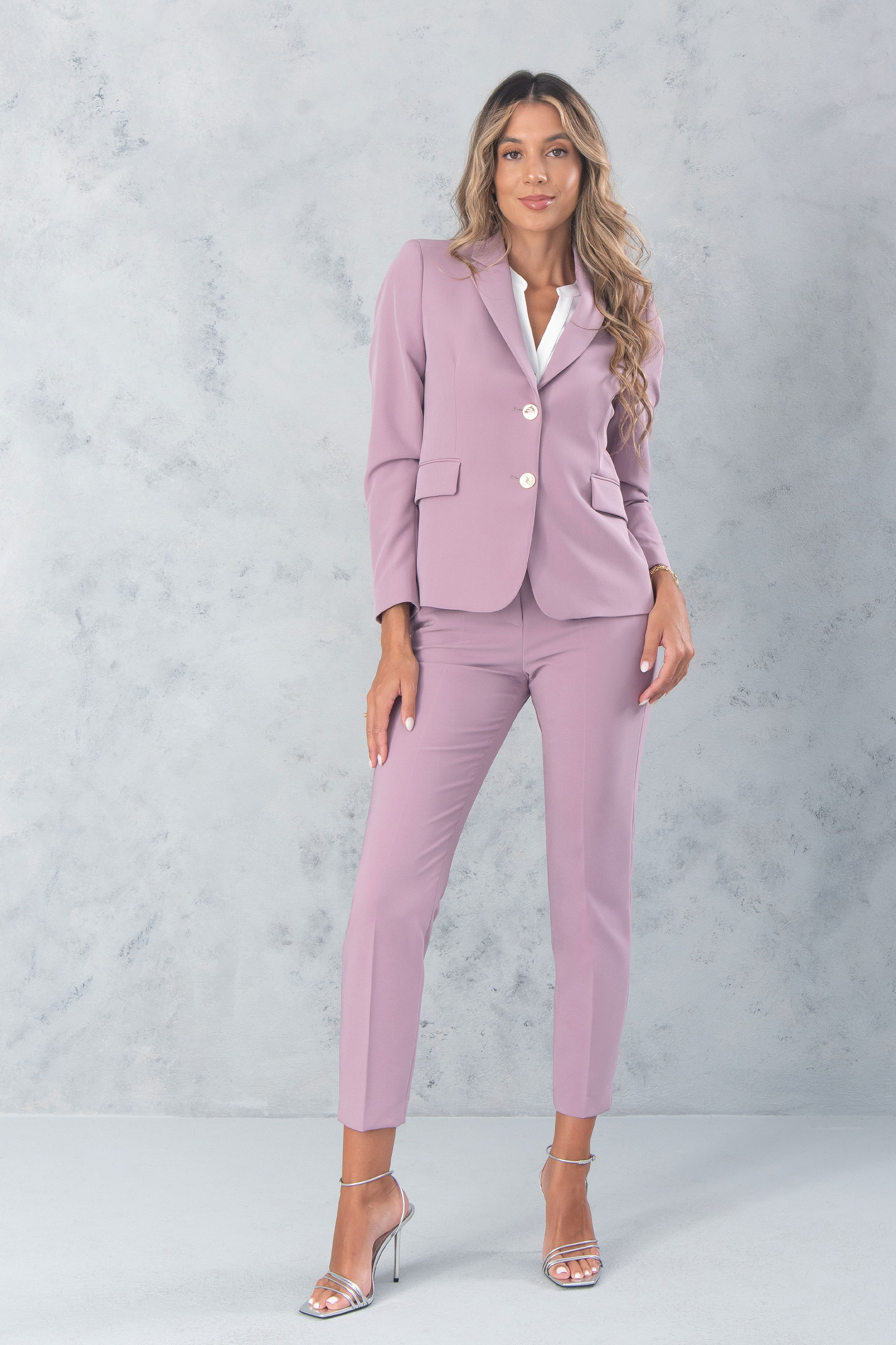 Blazer clássico de fato com botões metálicos