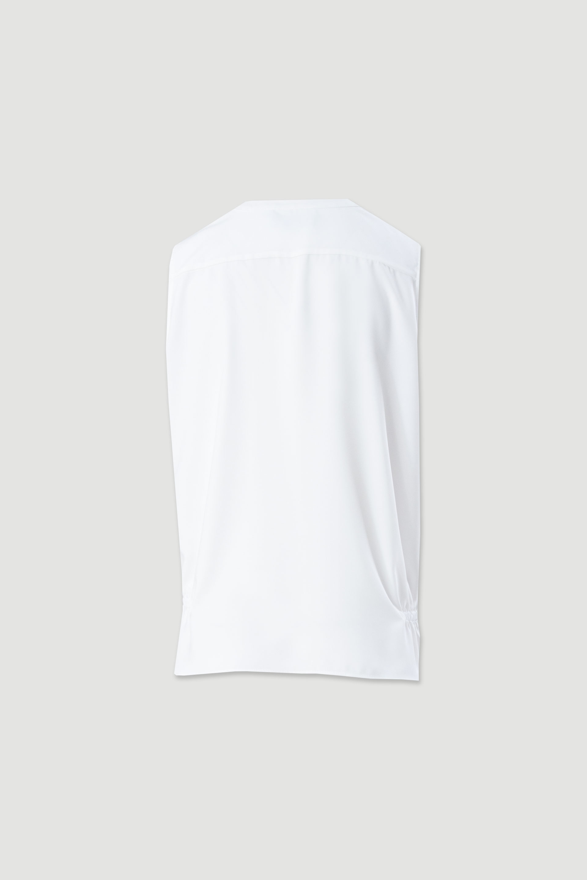 Blusa fluida com decote em bico