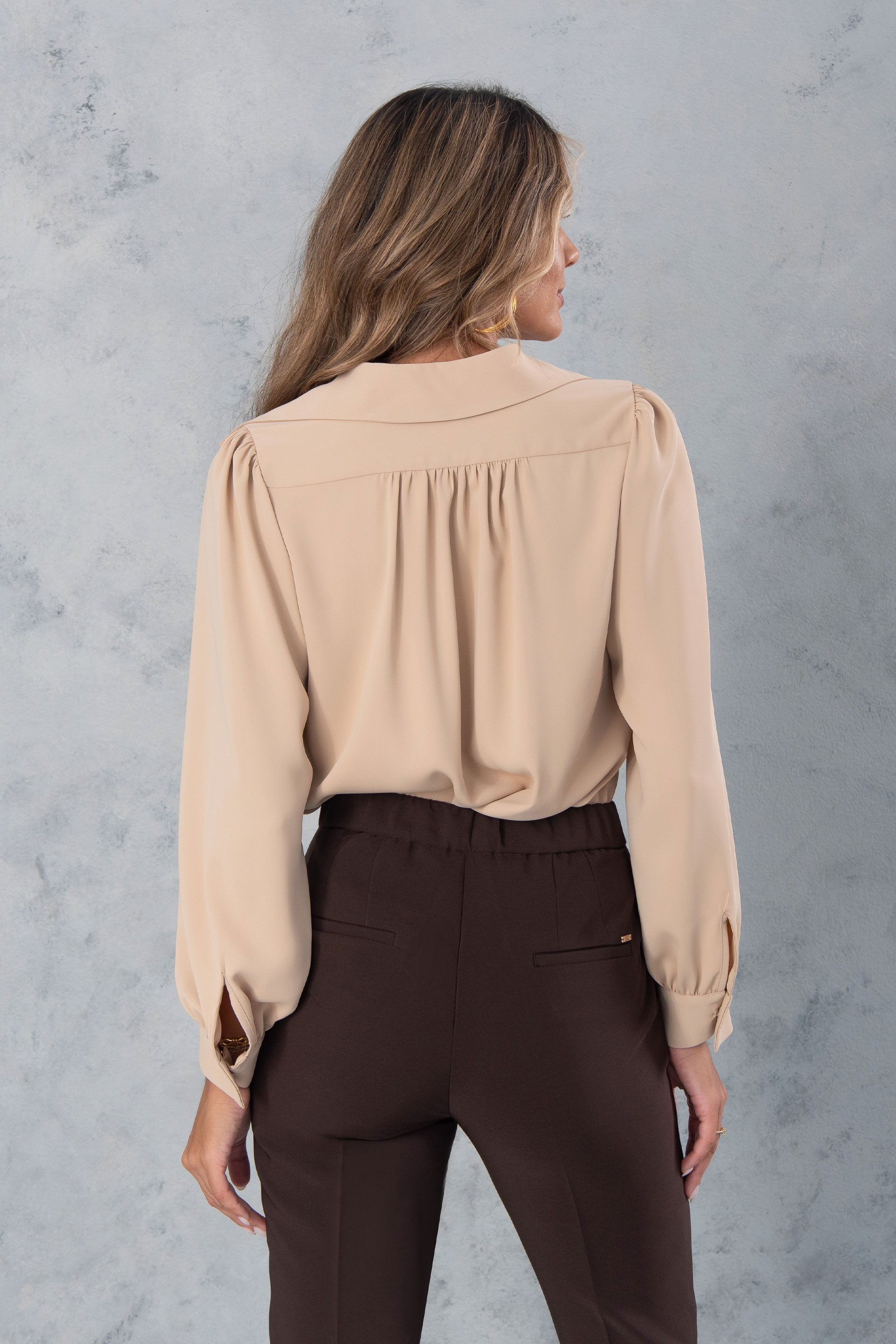 Túnica fluida con mangas abullonadas