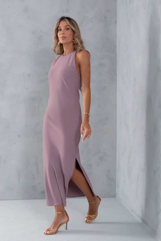 Vestido comprido fluido com detalhe no ombro