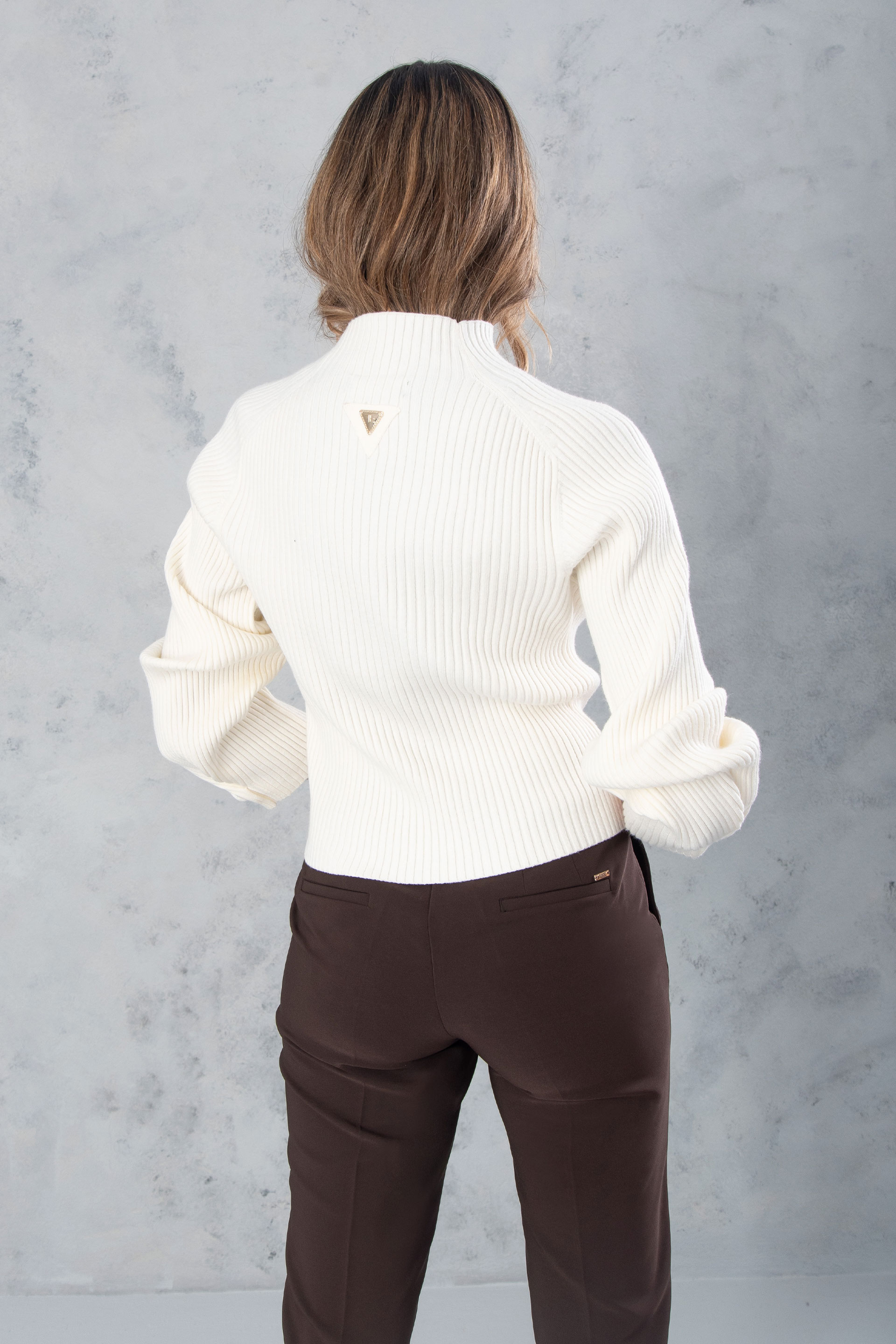 Ribbed knit sweater with covered button