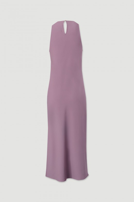 Vestido comprido fluido com detalhe no ombro