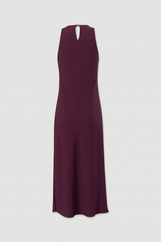 Vestido comprido fluido com detalhe no ombro