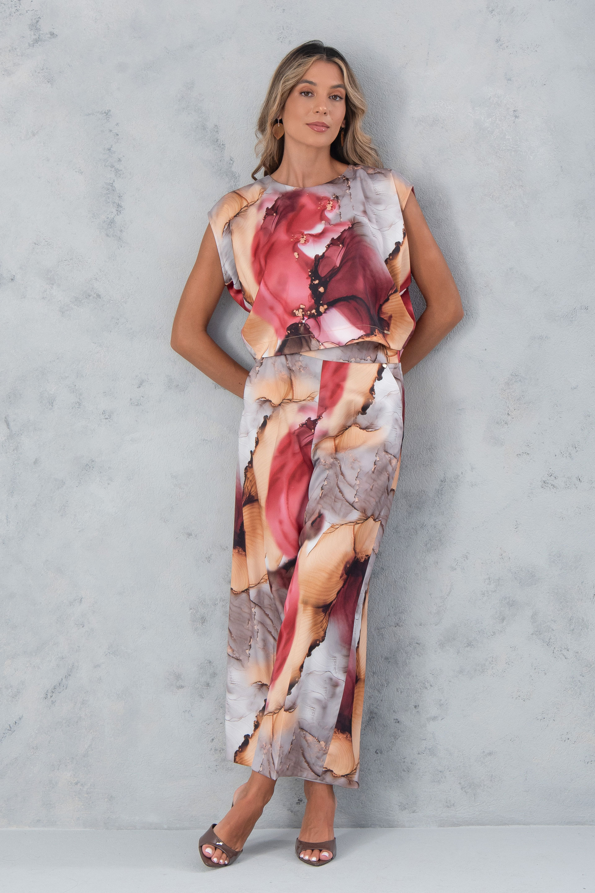 Blusa curta estampada com laço nas costas