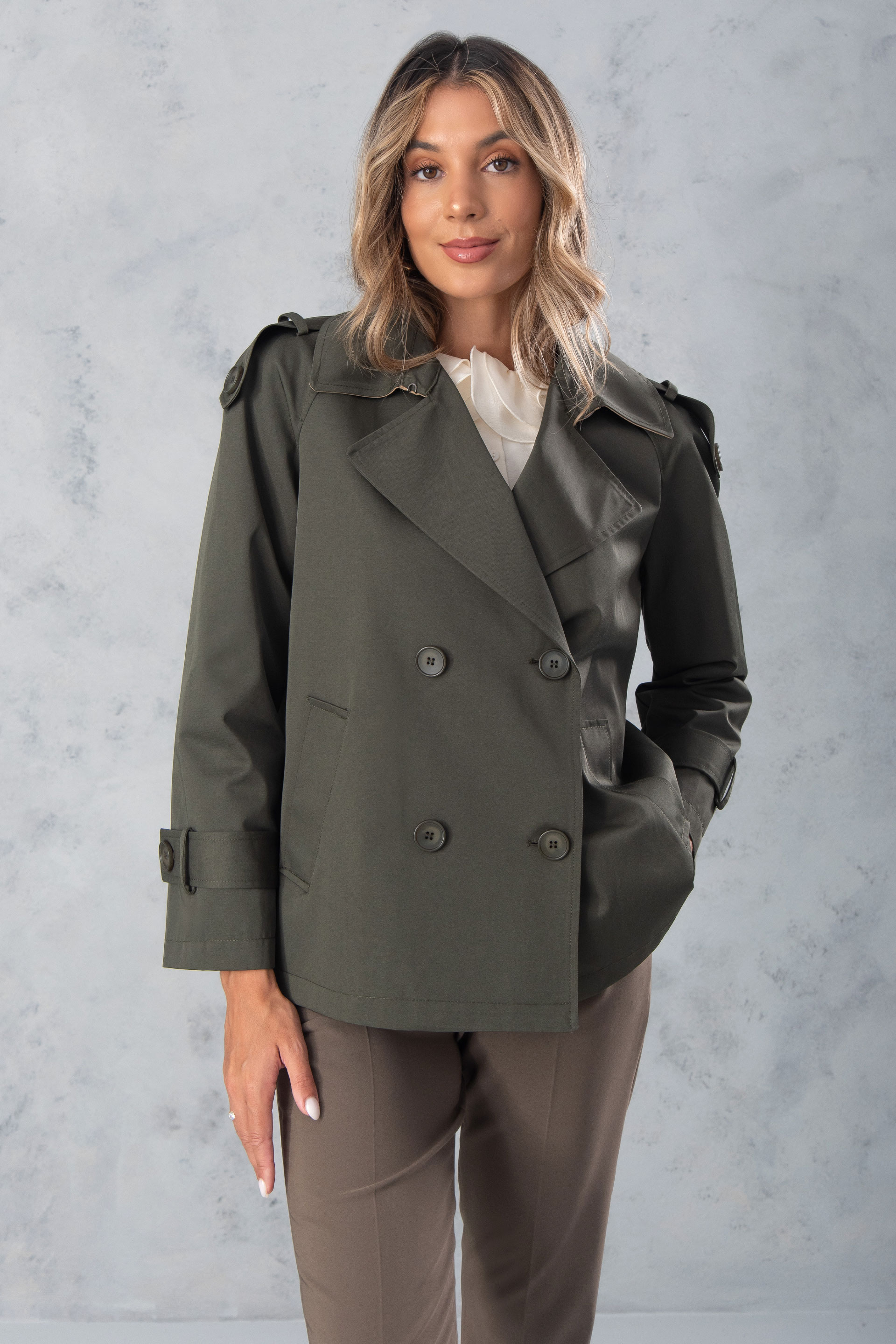 Gabardine curta em trespasse