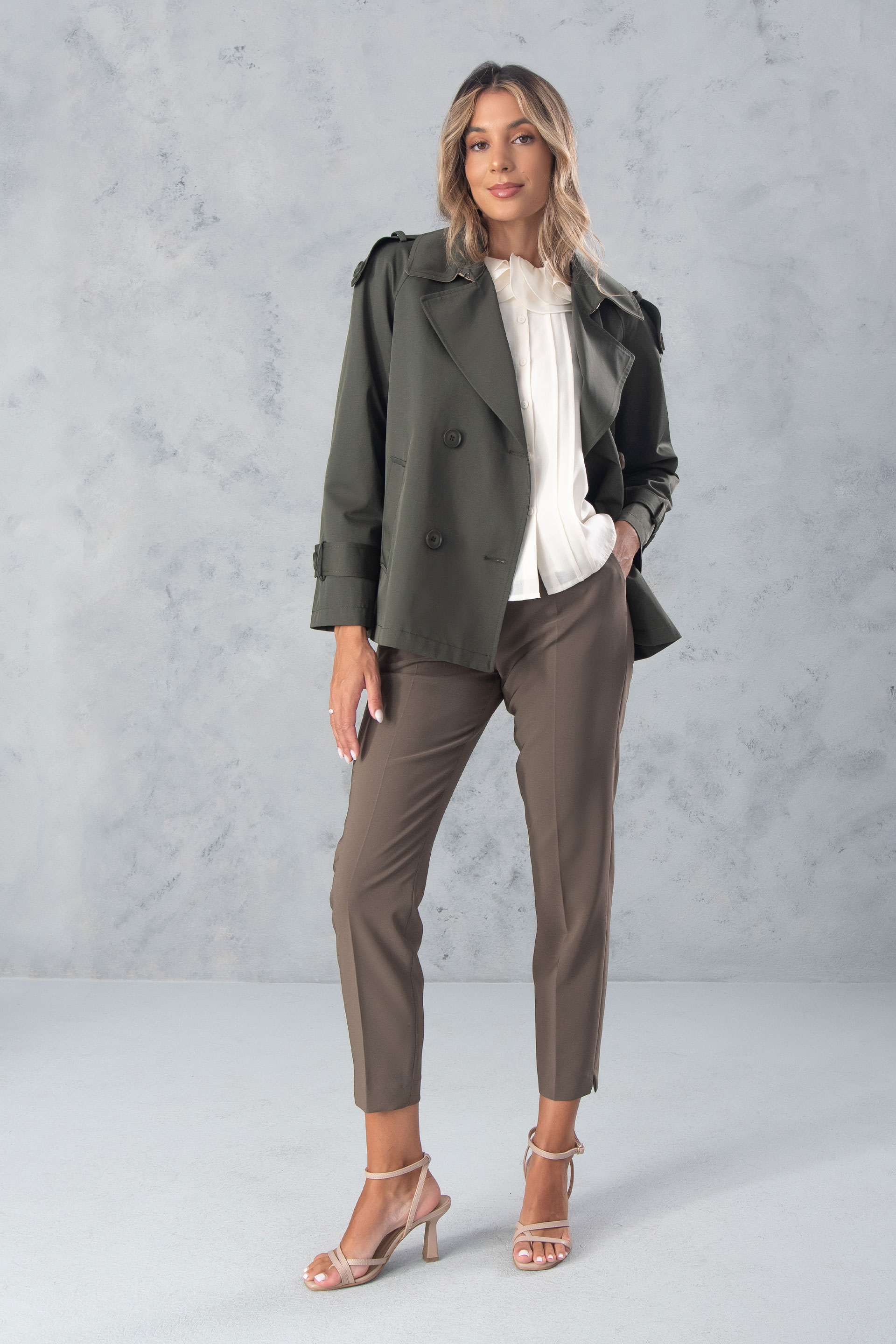 Gabardine curta em trespasse