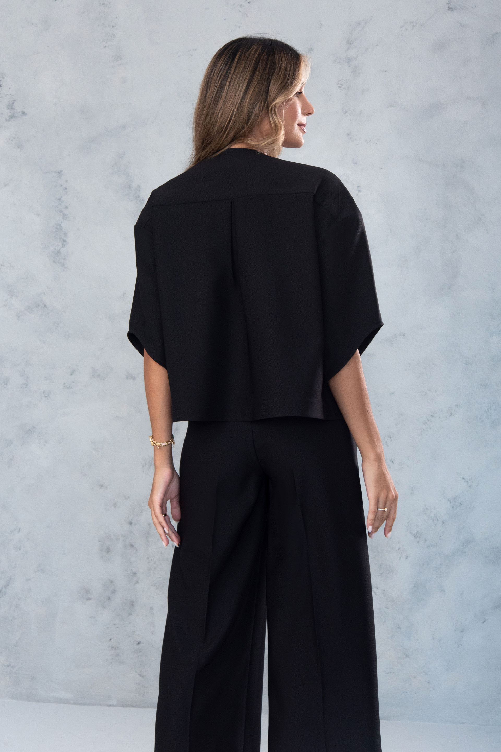 Open fluid-cut jacket