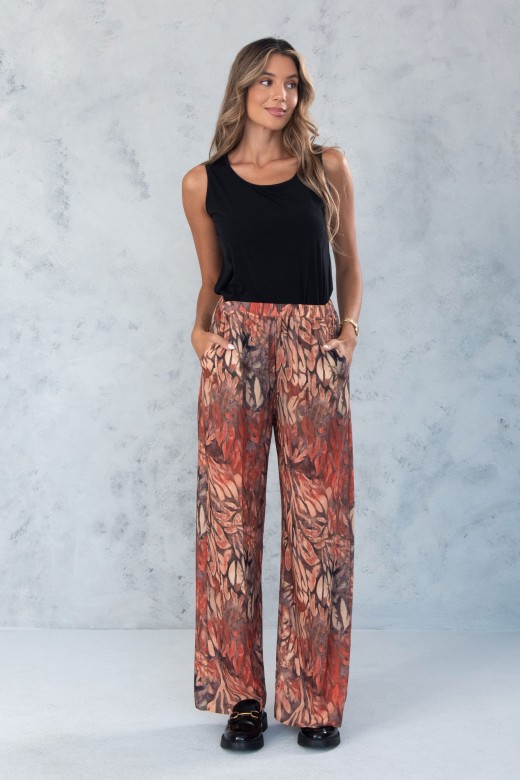 Basic knit top with round neckline