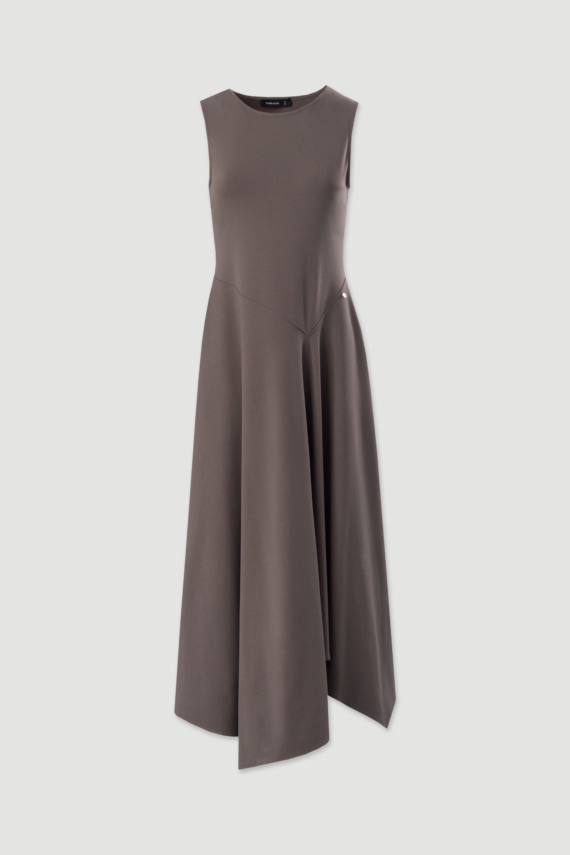 Vestido asimétrico con abertura frontal