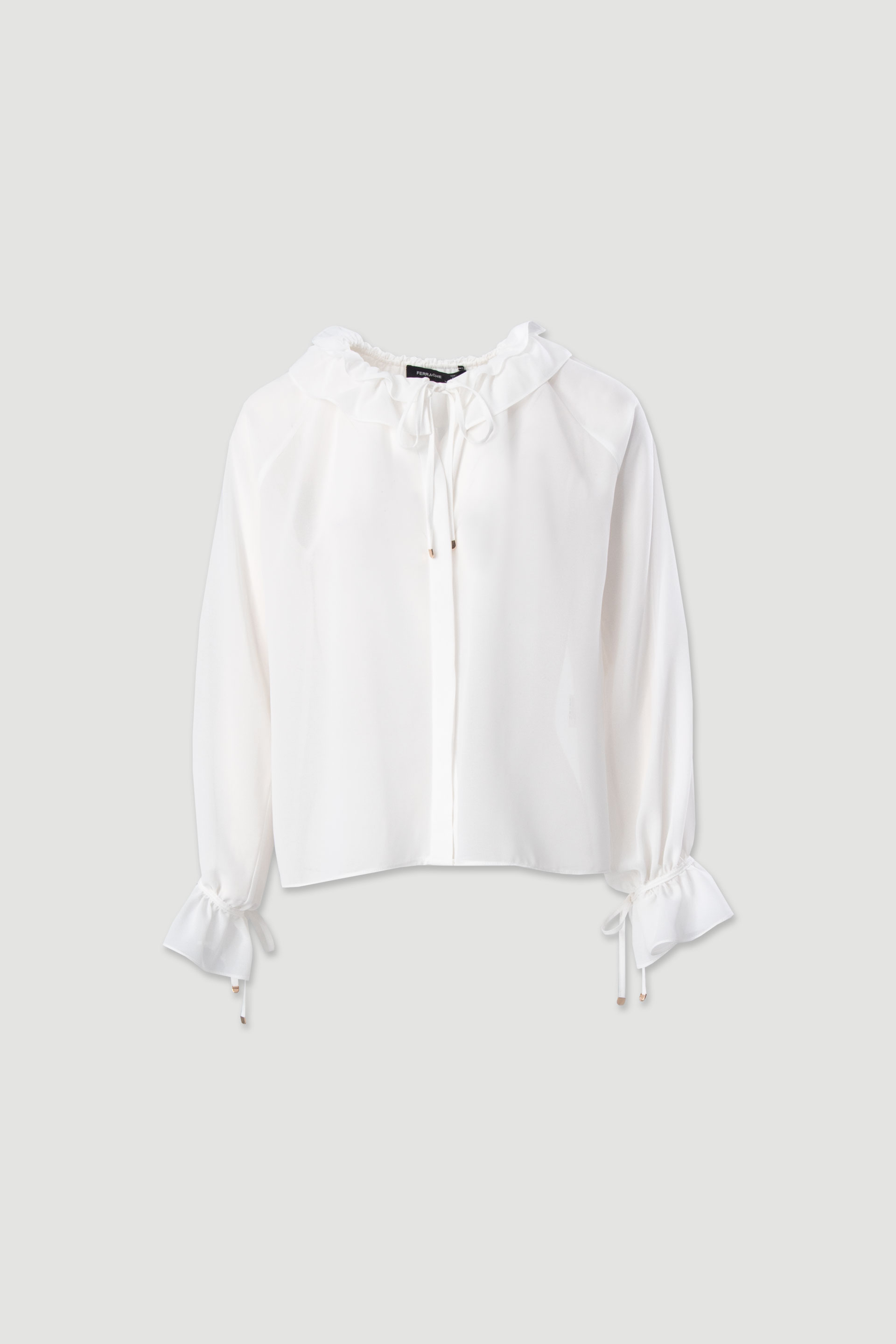 Blusa fluida con detalle de cuello