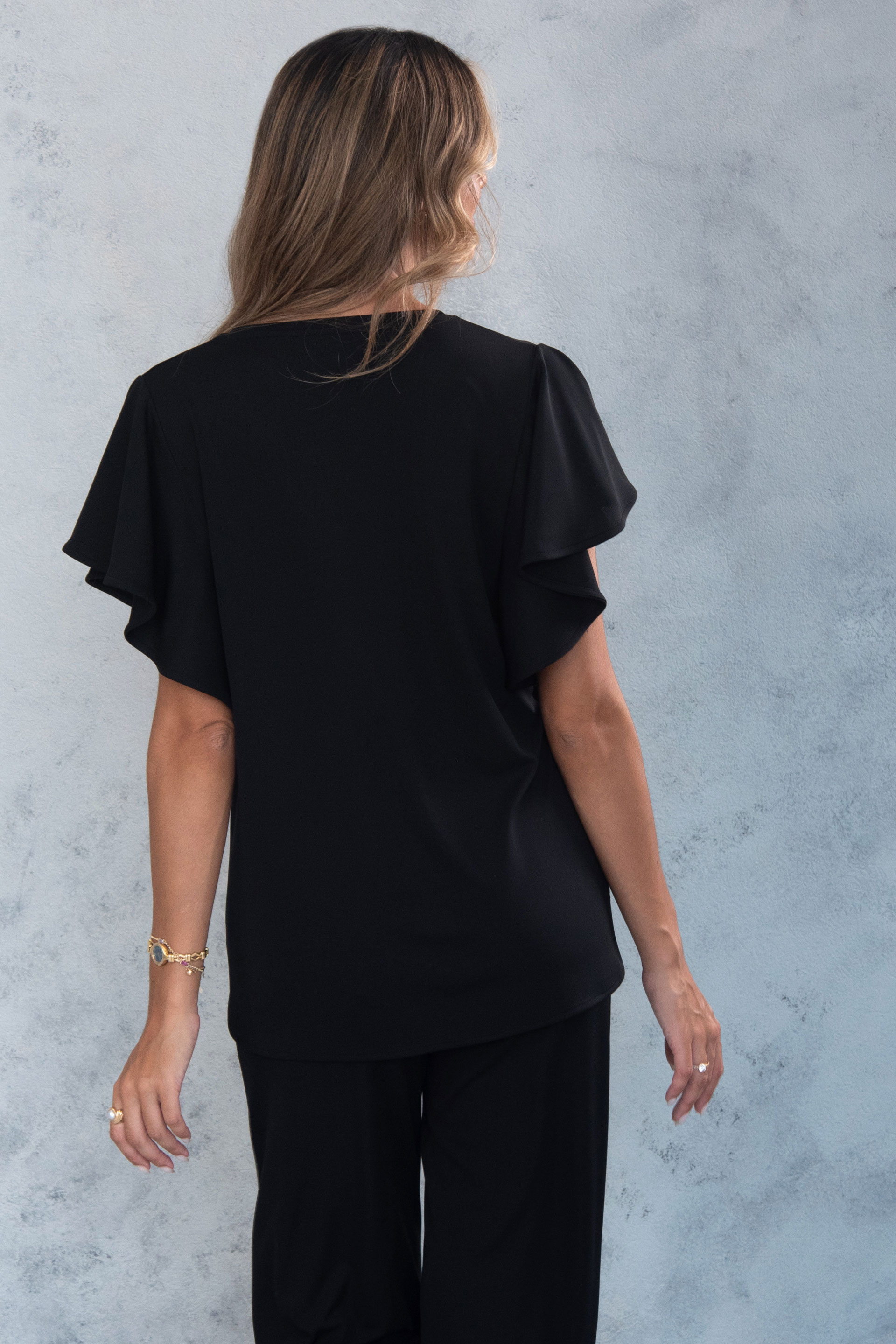 Túnica con escote en v y mangas con volante