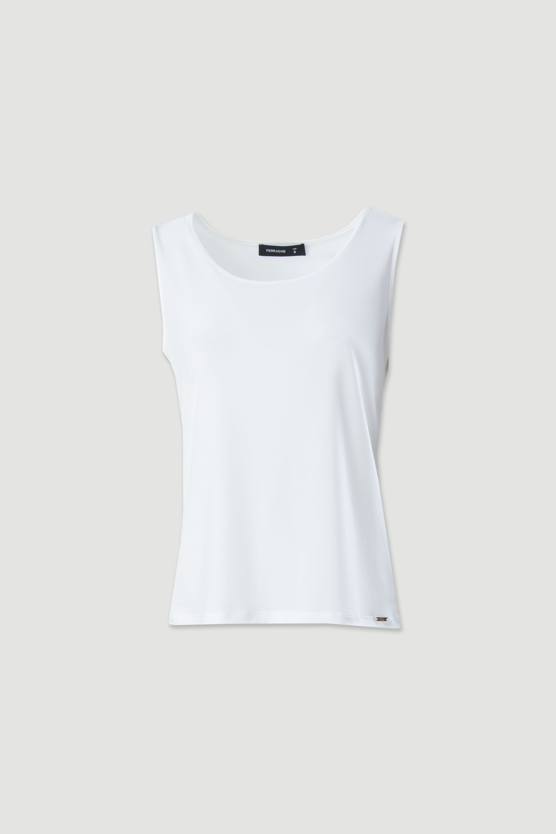 Basic knit top with round neckline