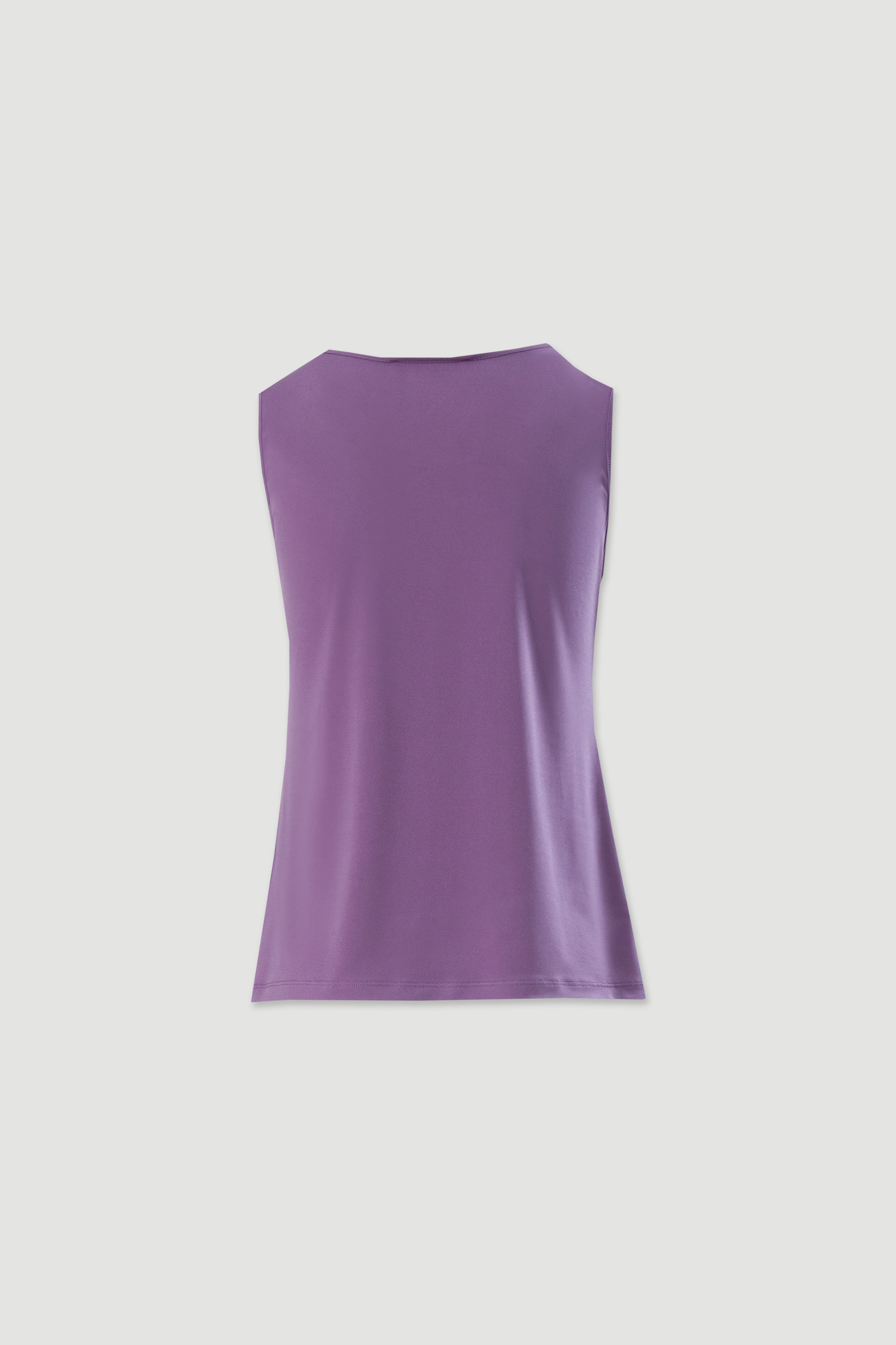 Basic knit top with round neckline