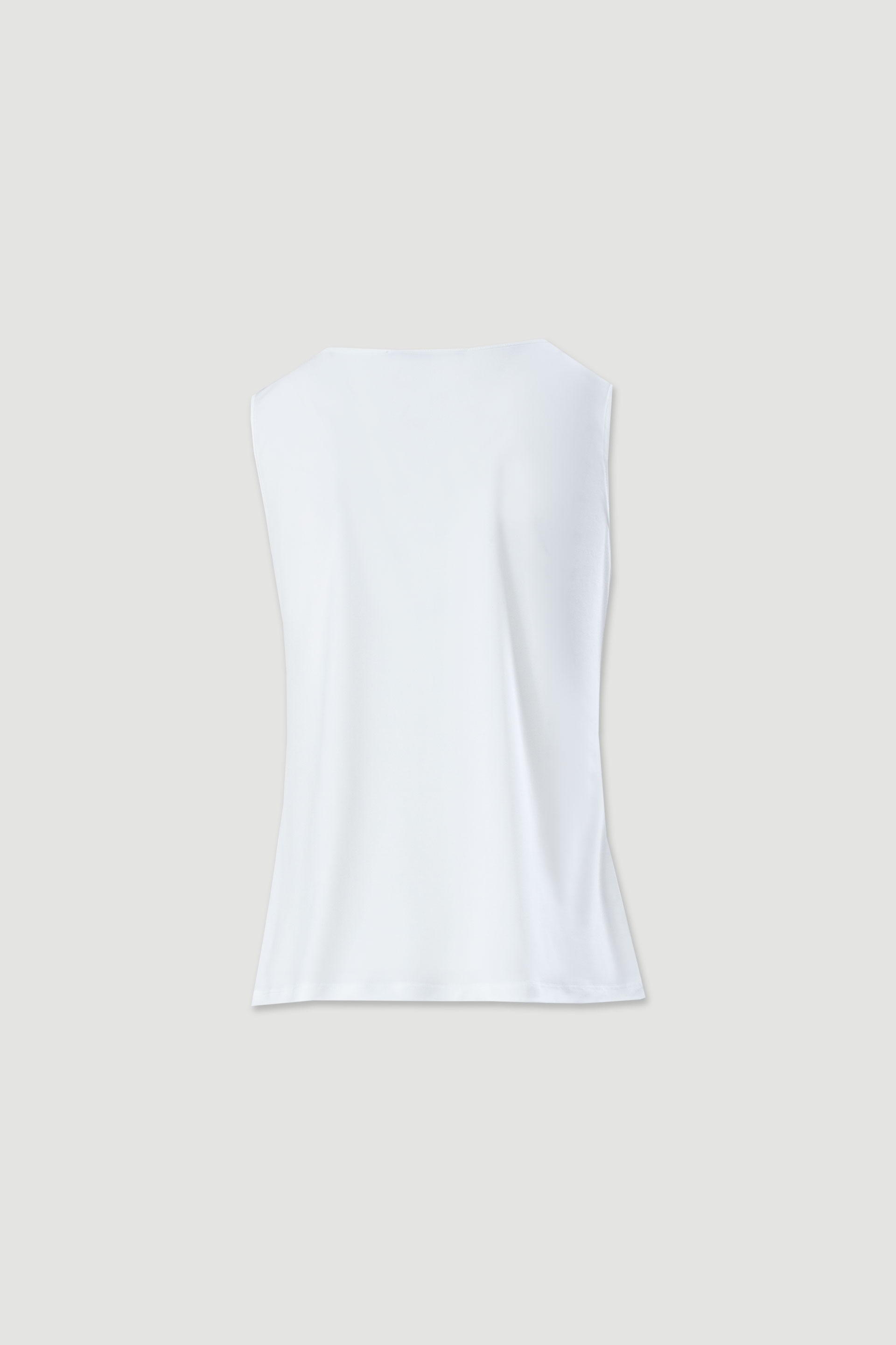 Basic knit top with round neckline