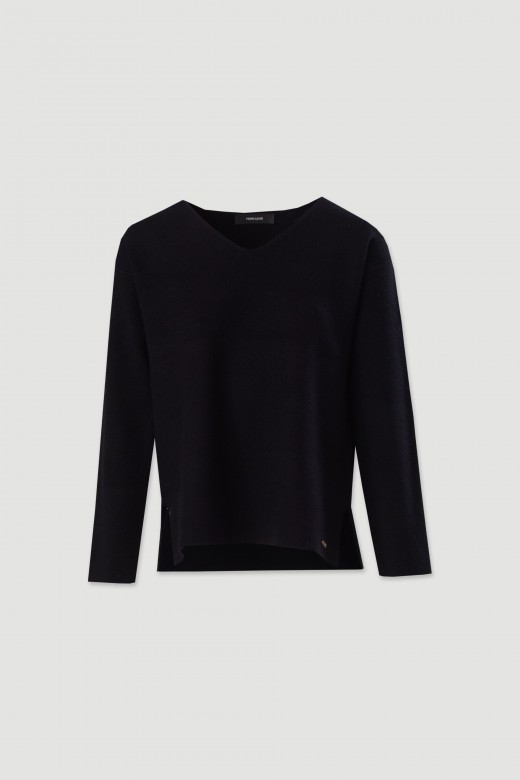 Knit sweater with v-neckline