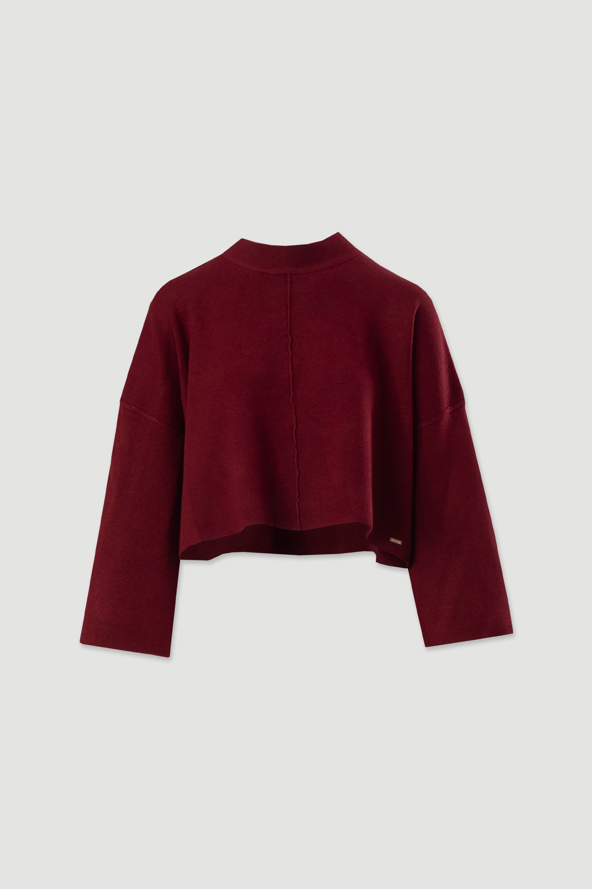 Short knit sweater with ribbed detail