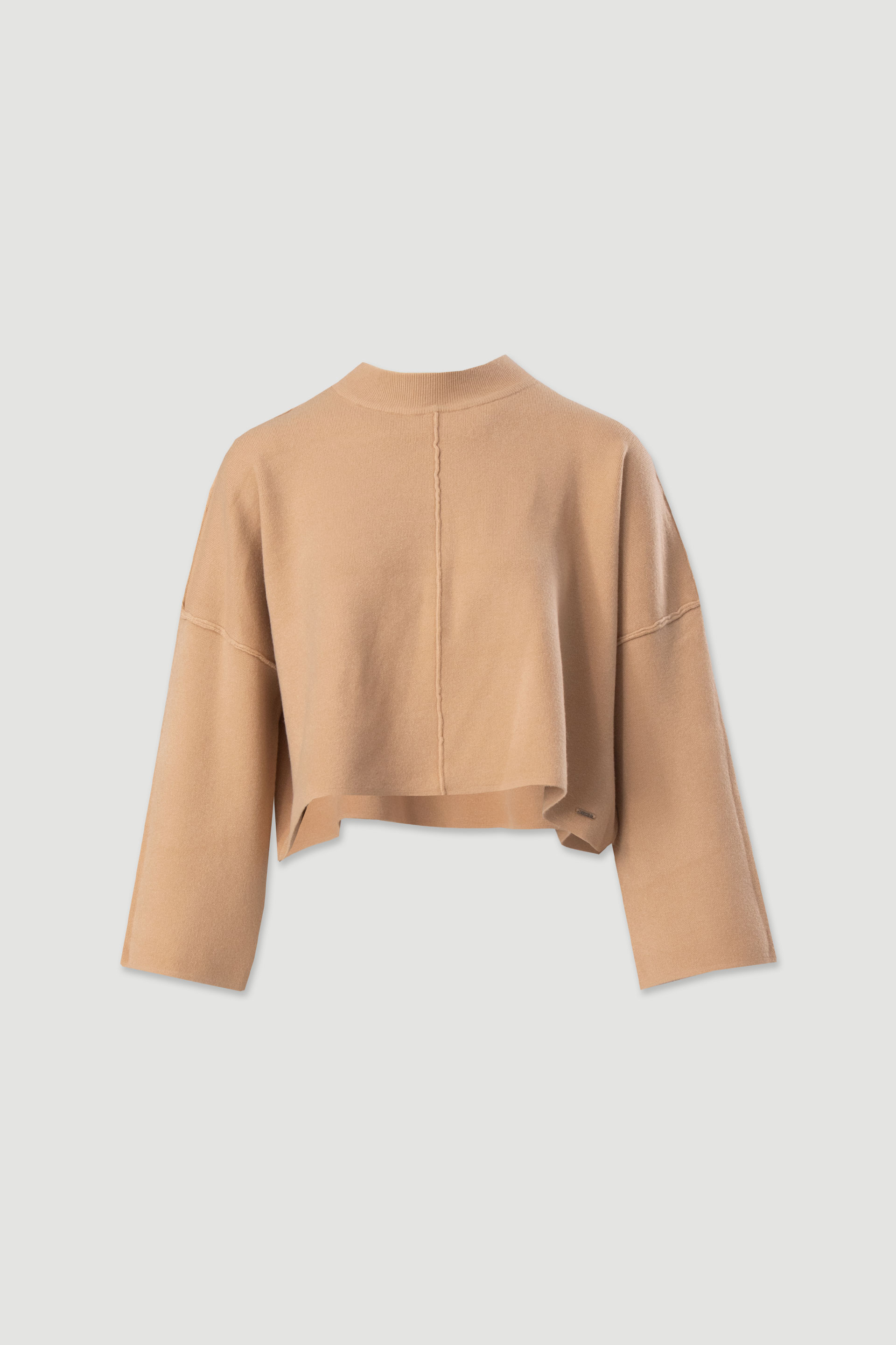 Short knit sweater with ribbed detail