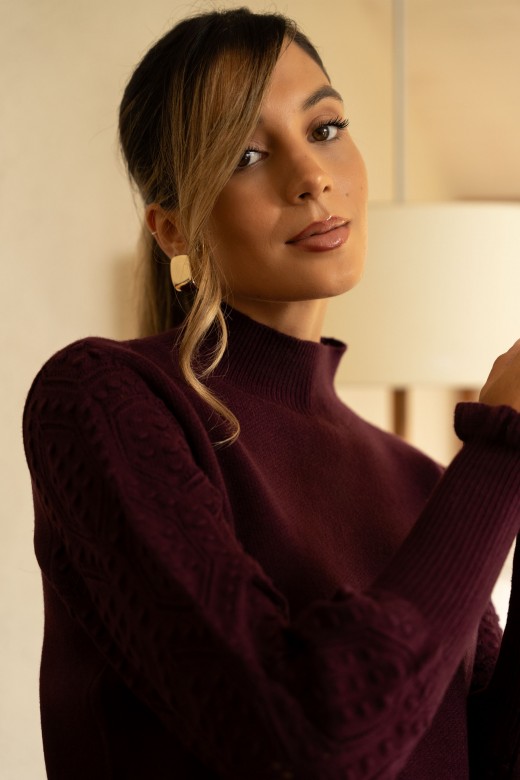 Knitted sweater with textured sleeves