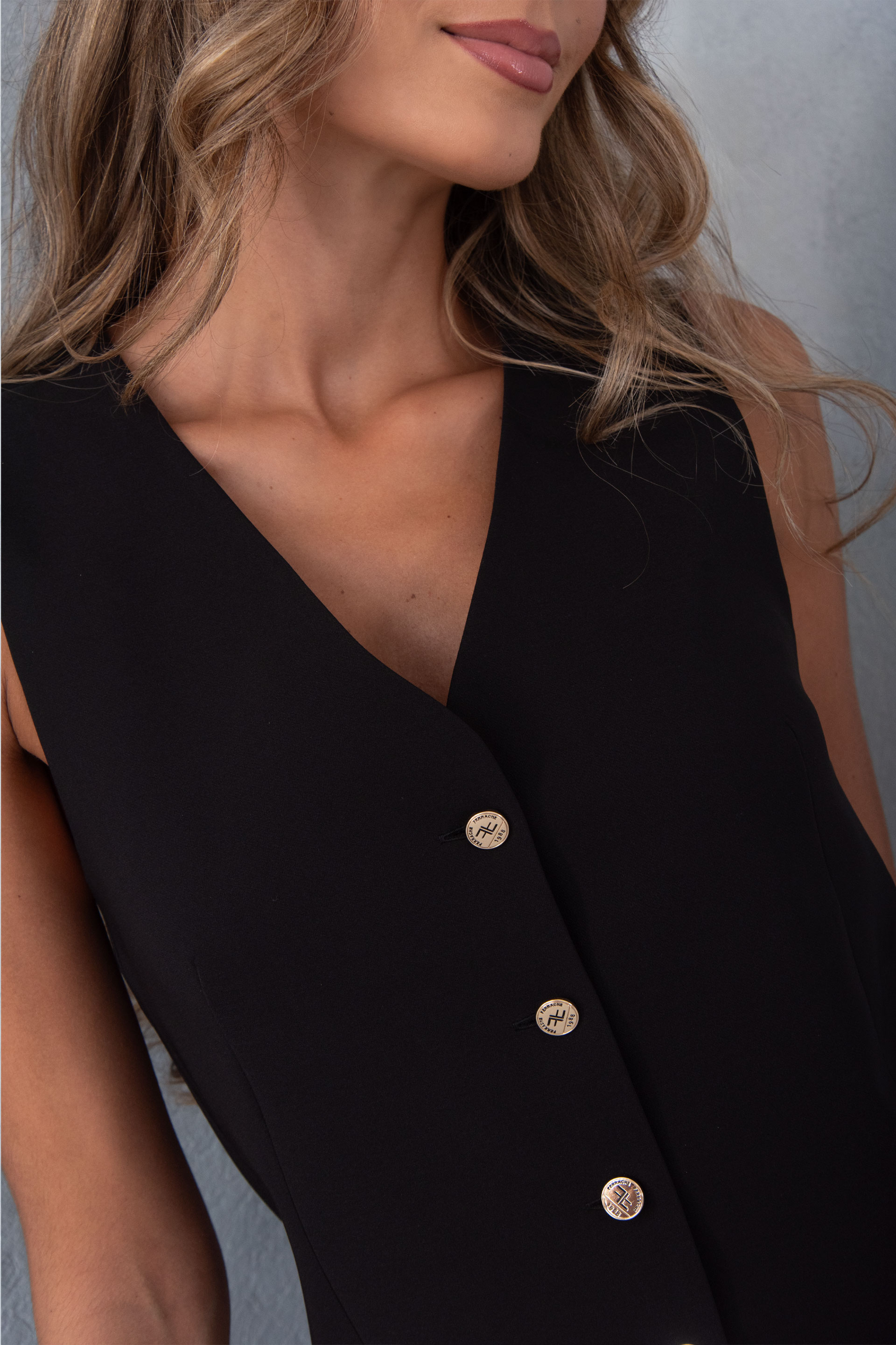 Vest with v-neckline and metallic buttons