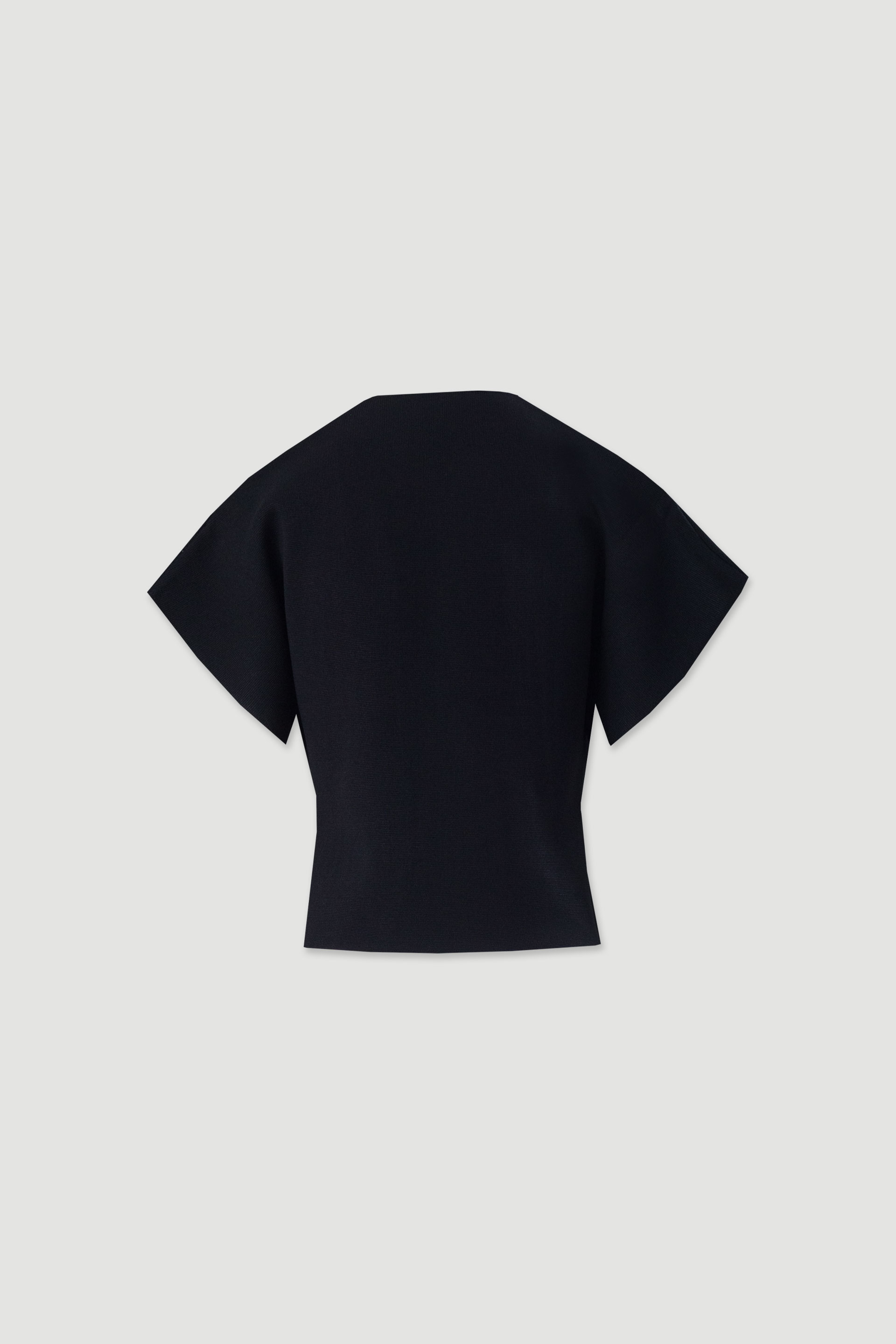 Casaco curto em malha com botão dourado