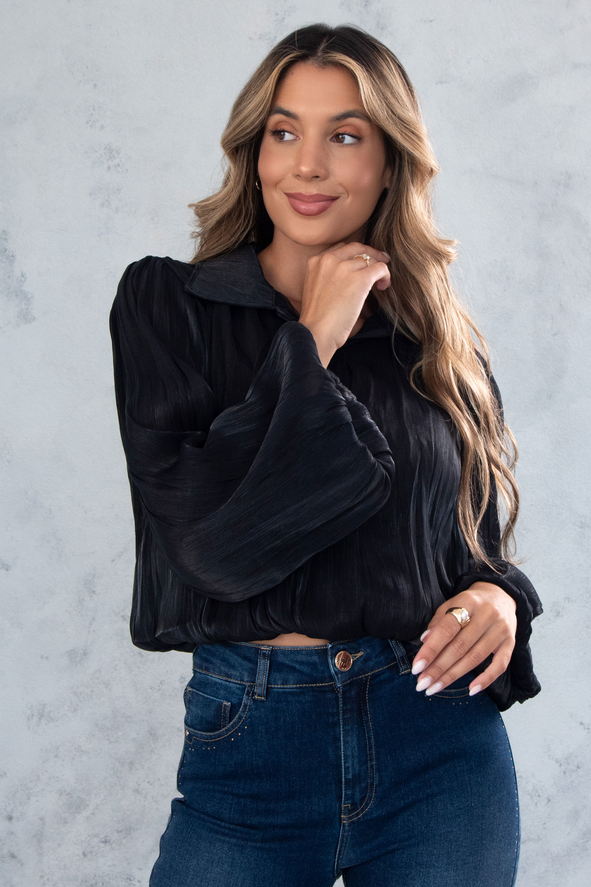 Cropped satin georgette blouse with balloon cut