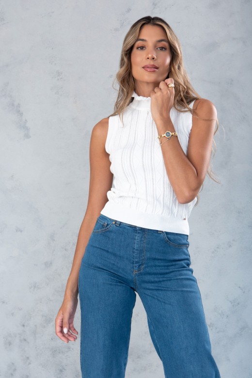 Sleeveless textured knit top with ruffled collar