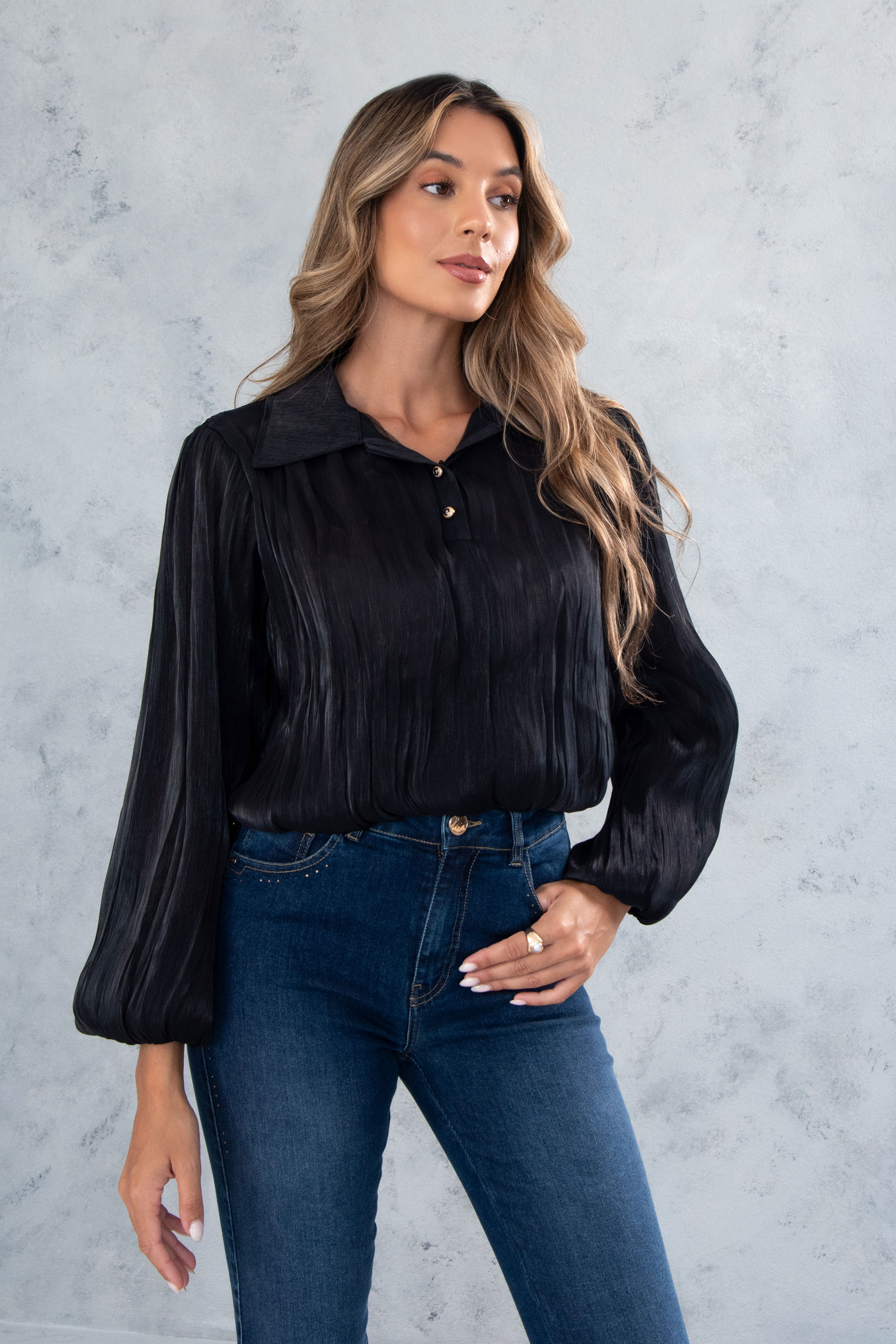 Cropped satin georgette blouse with balloon cut