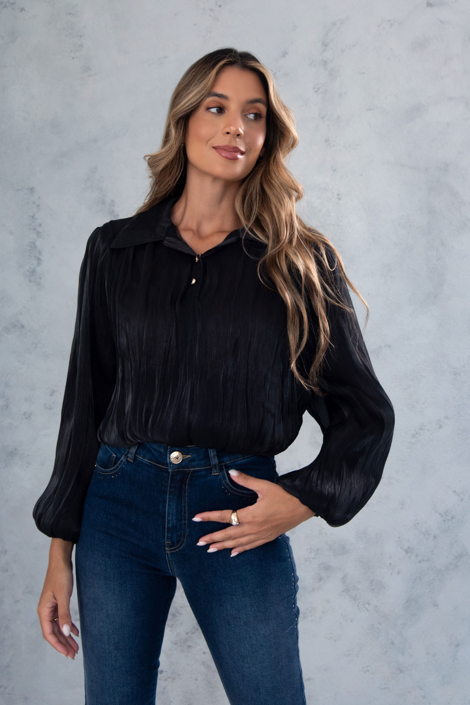 Cropped satin georgette blouse with balloon cut