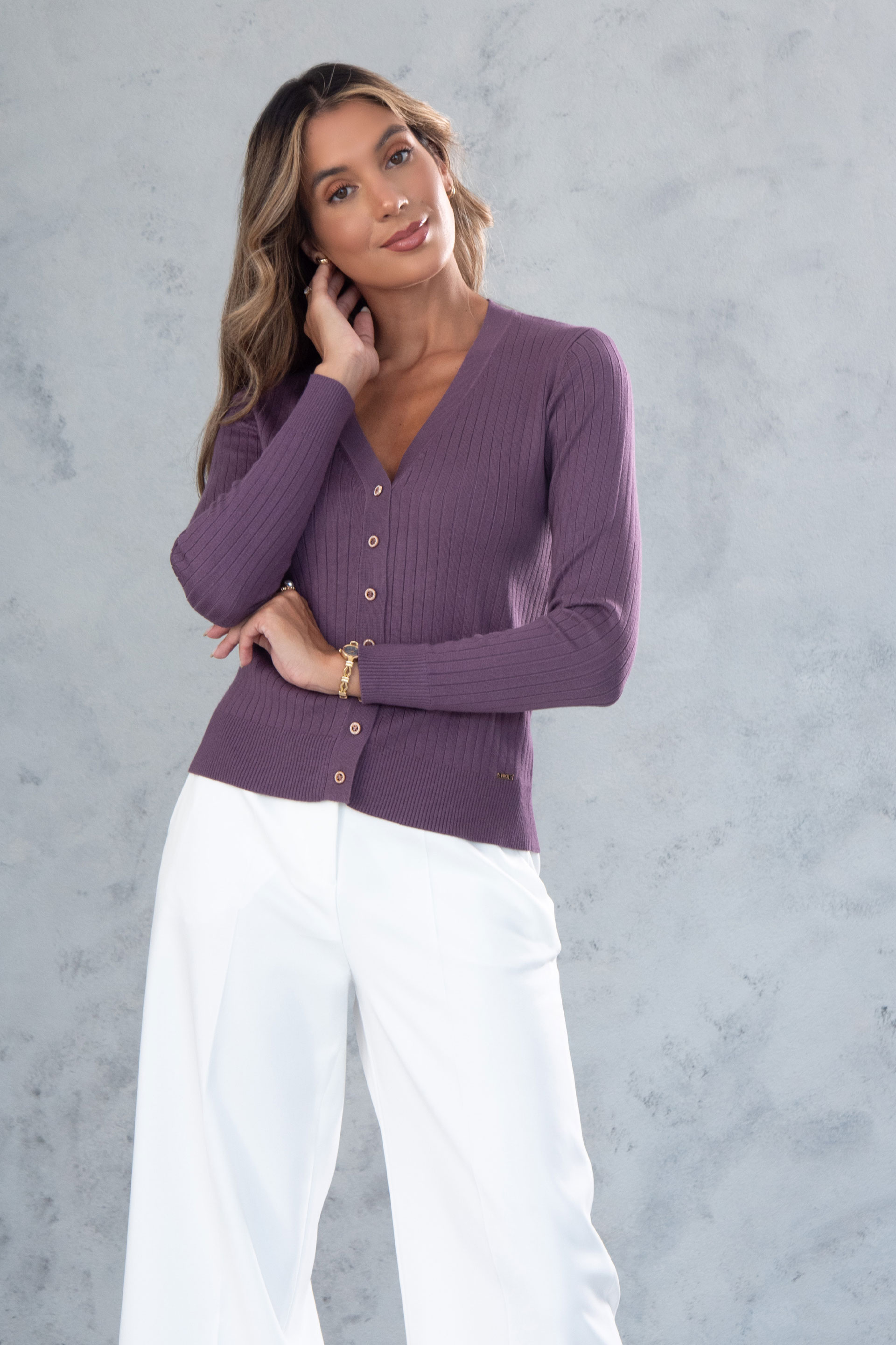Ribbed knit cardigan with v-neckline