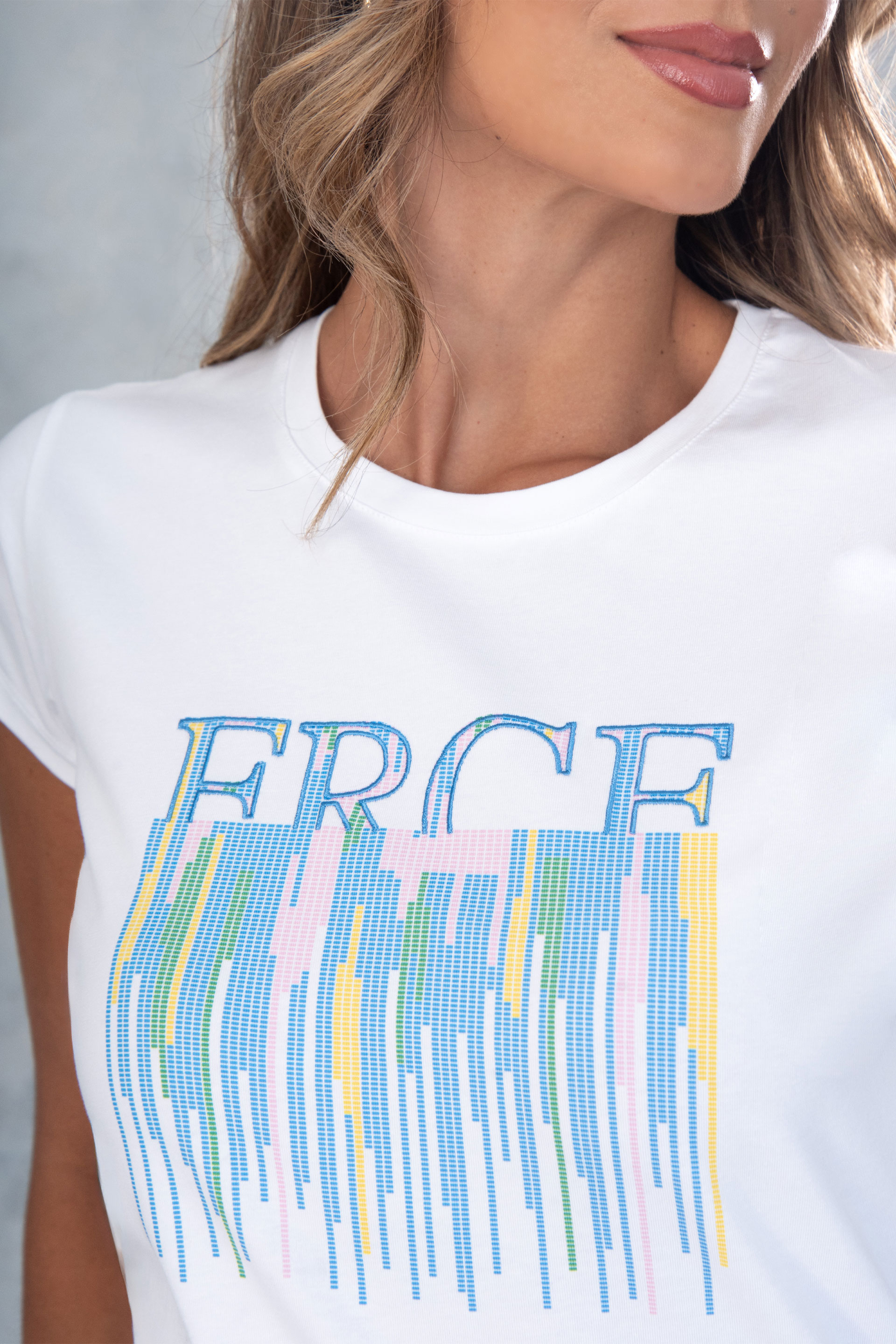 Basic cotton blend t-shirt with embroidered detail