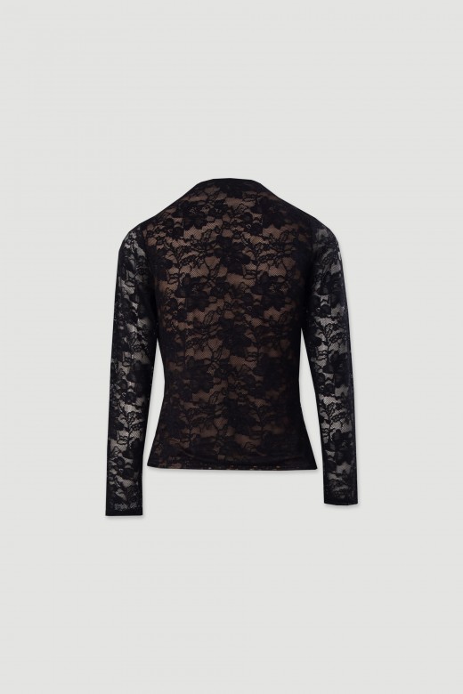Camisola em tecido rendado com detalhe de franzido