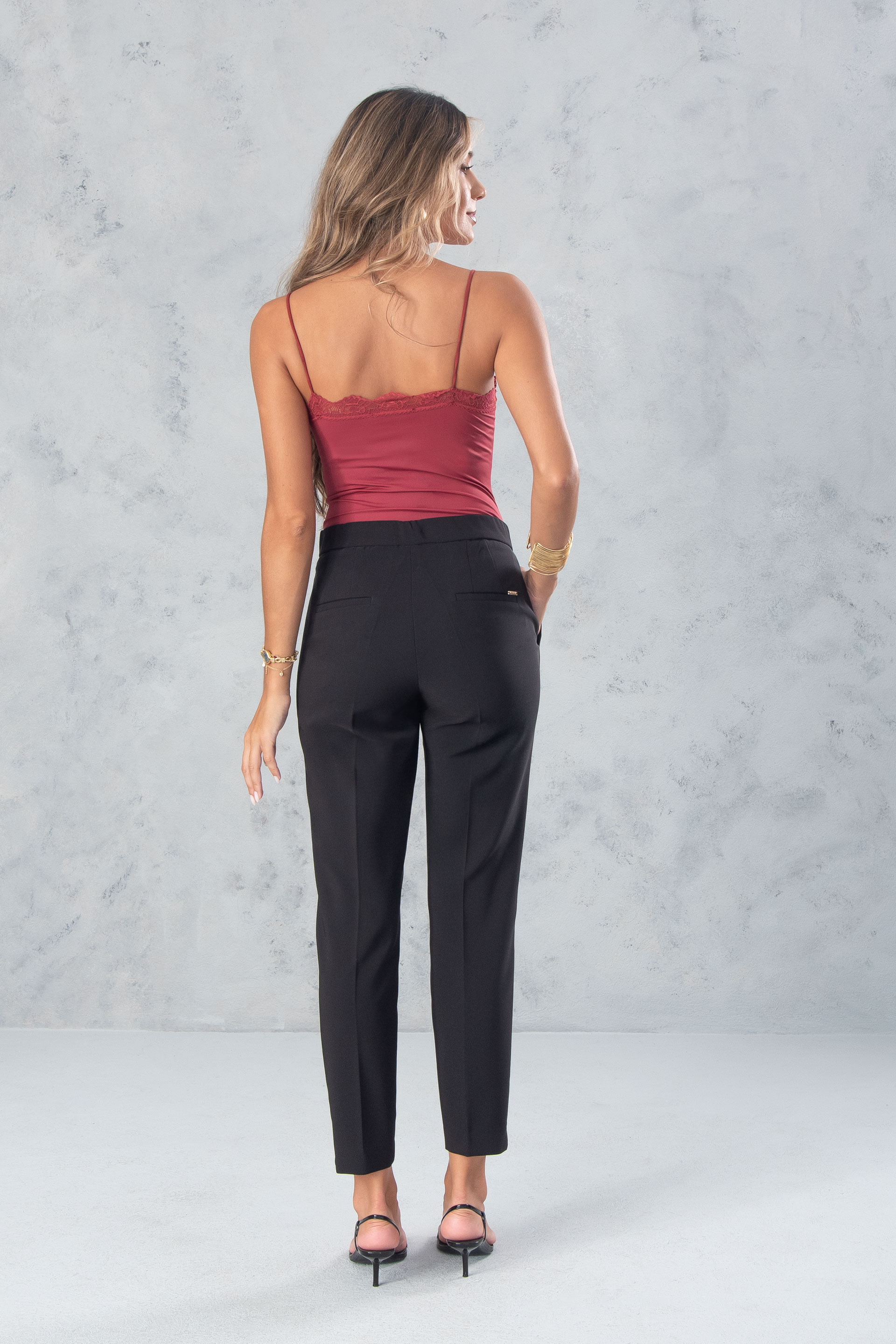 High-waisted classic trousers with elastic detail