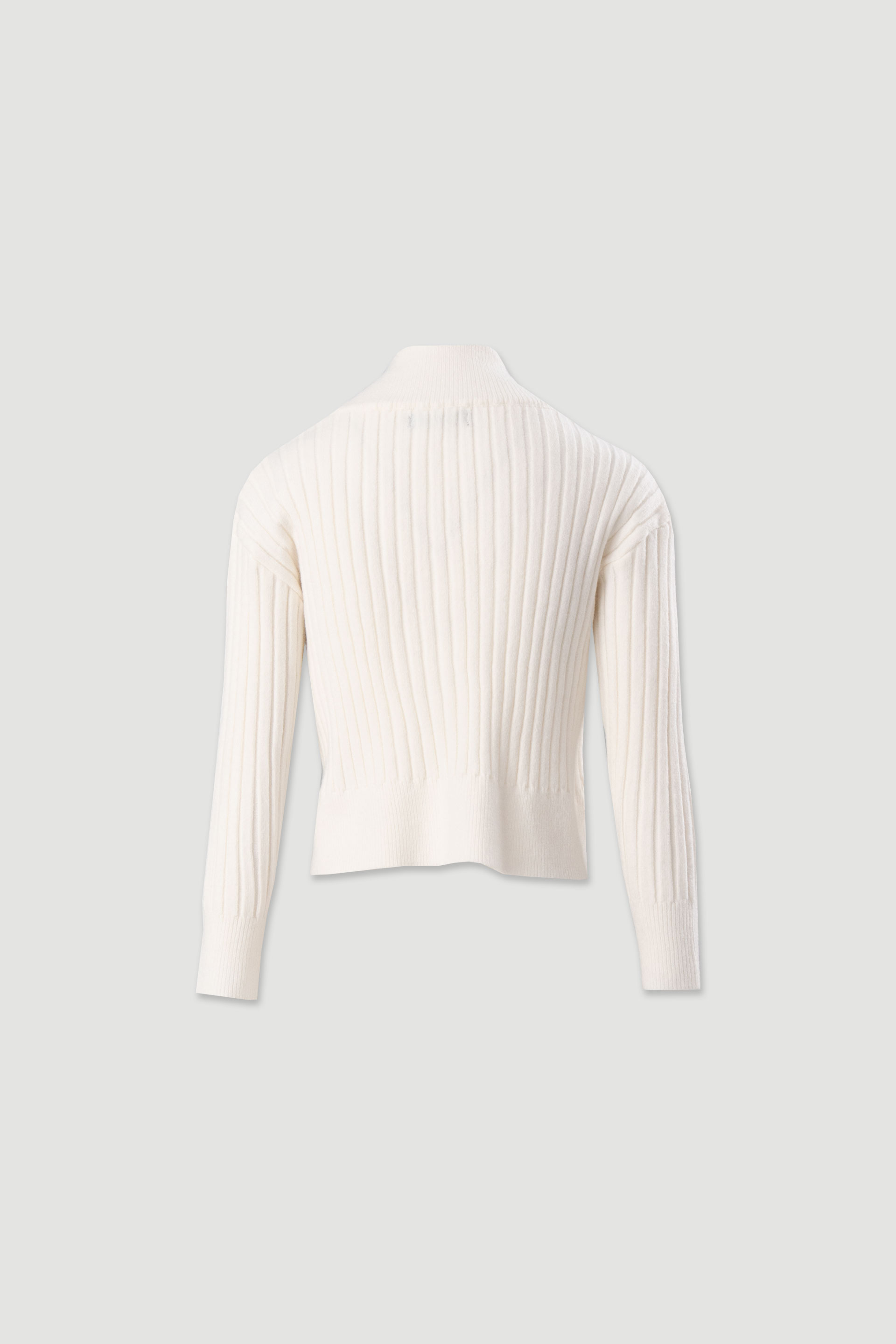 Casaco de malha com gola caída e botões dourados