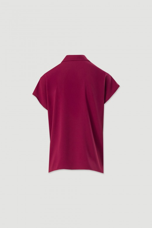 Short-sleeve tunic with v-neckline and metallic detail