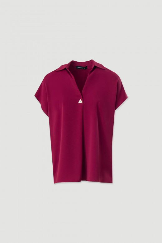 Short-sleeve tunic with v-neckline and metallic detail