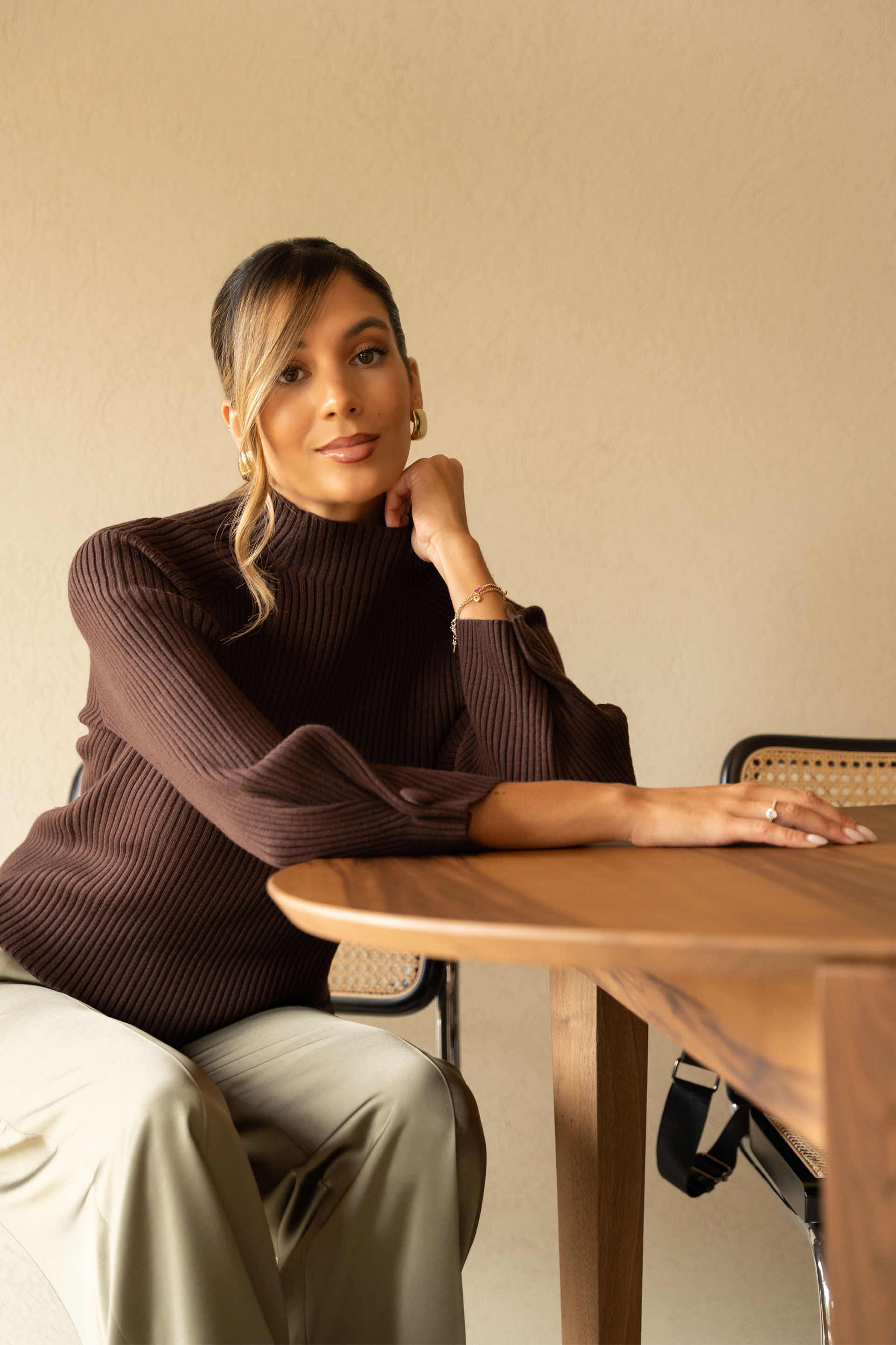 Camisola de malha canelada com botão forrado