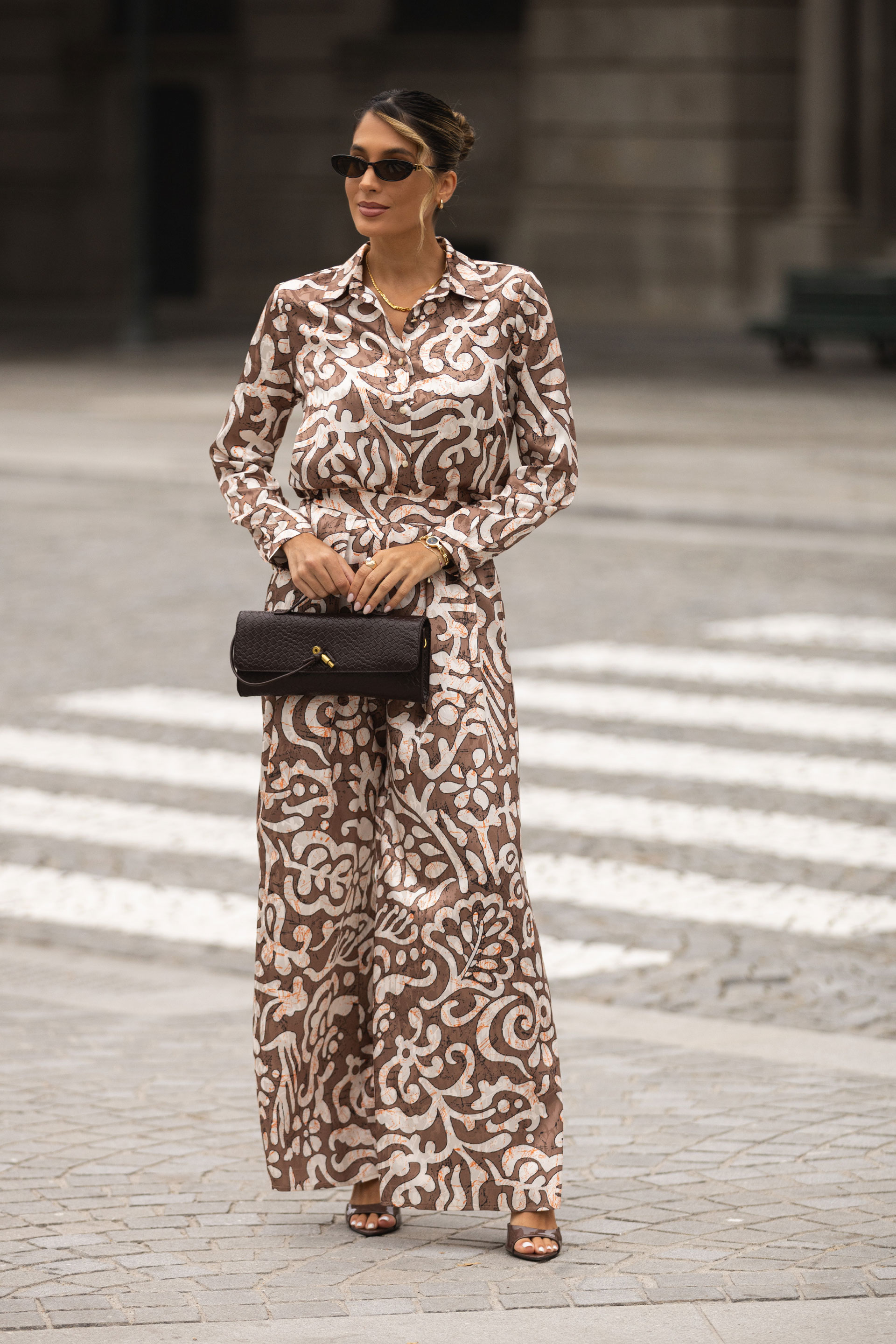 Pantalón fluido estampado con pinzas