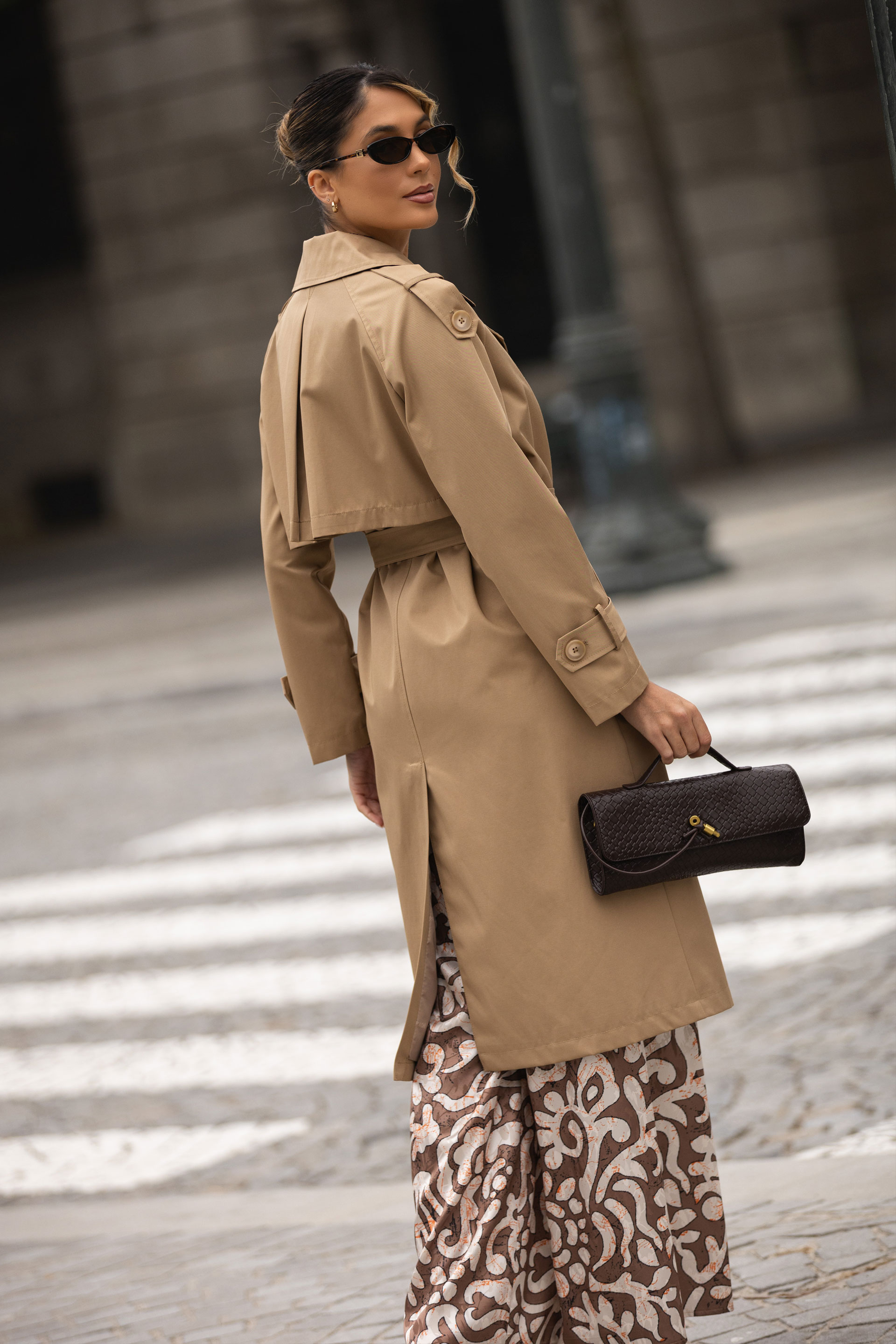 Gabardina larga clásica con cinturón