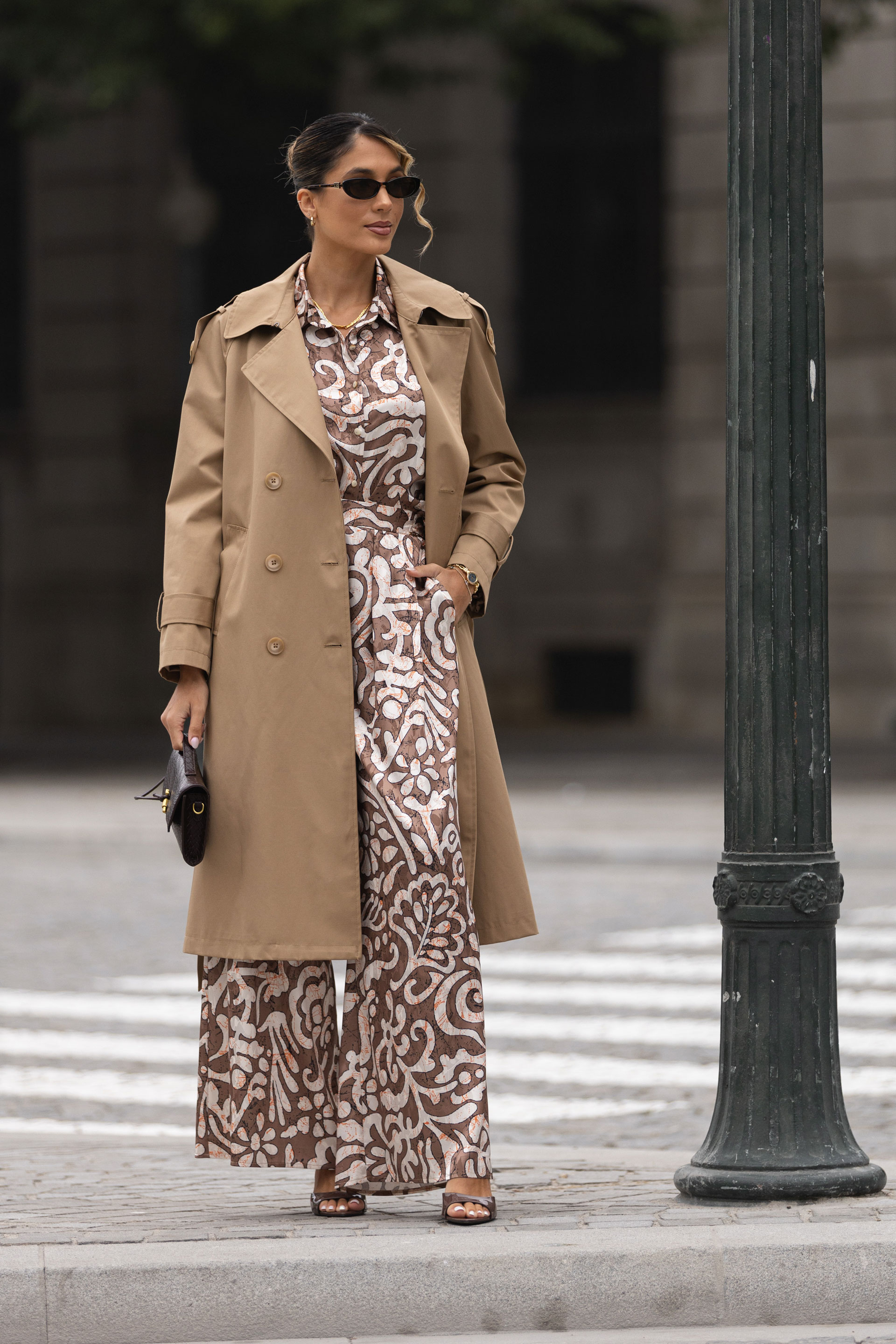 Gabardina larga clásica con cinturón