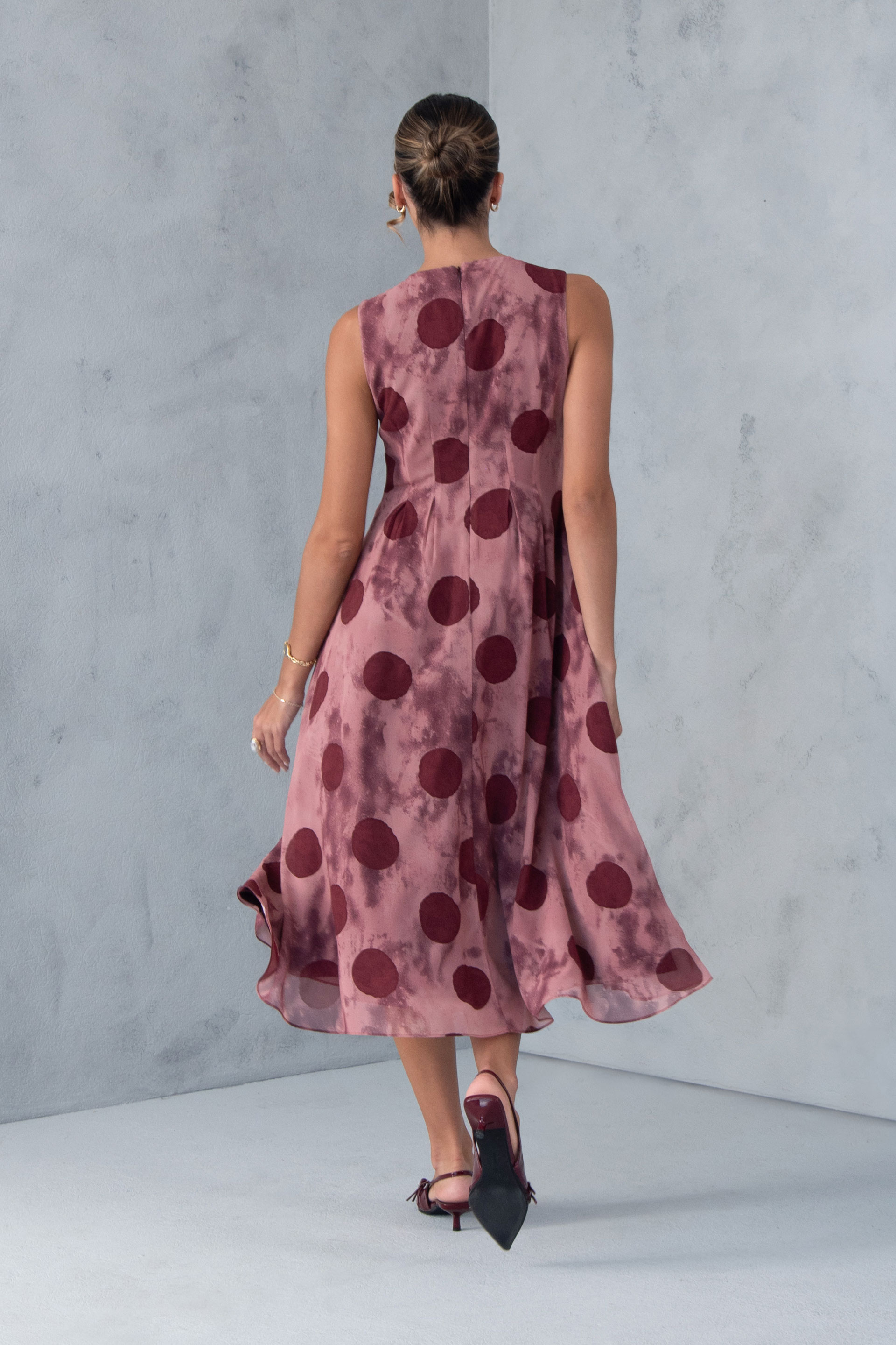 Robe midi imprimée avec détail de plis