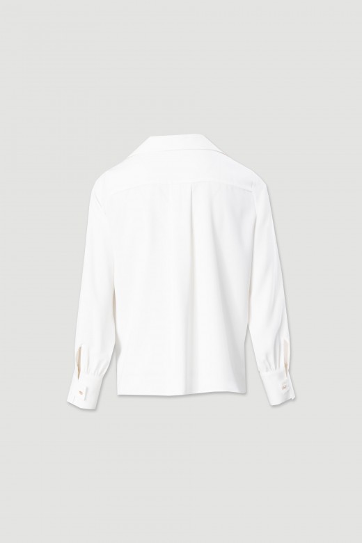 Blusa com botes frontais