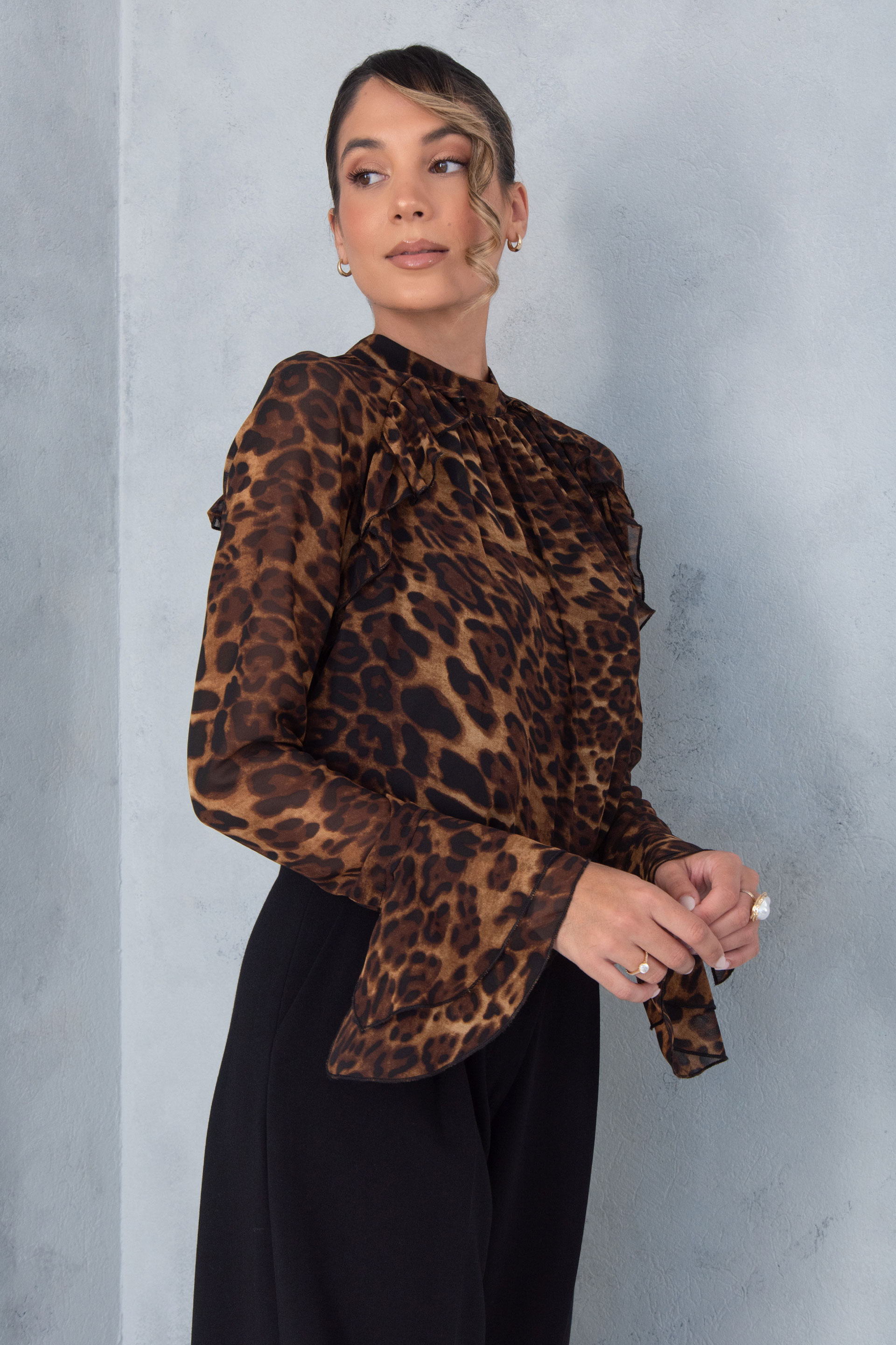 Animal-print blouse with long sleeves and double ruffle