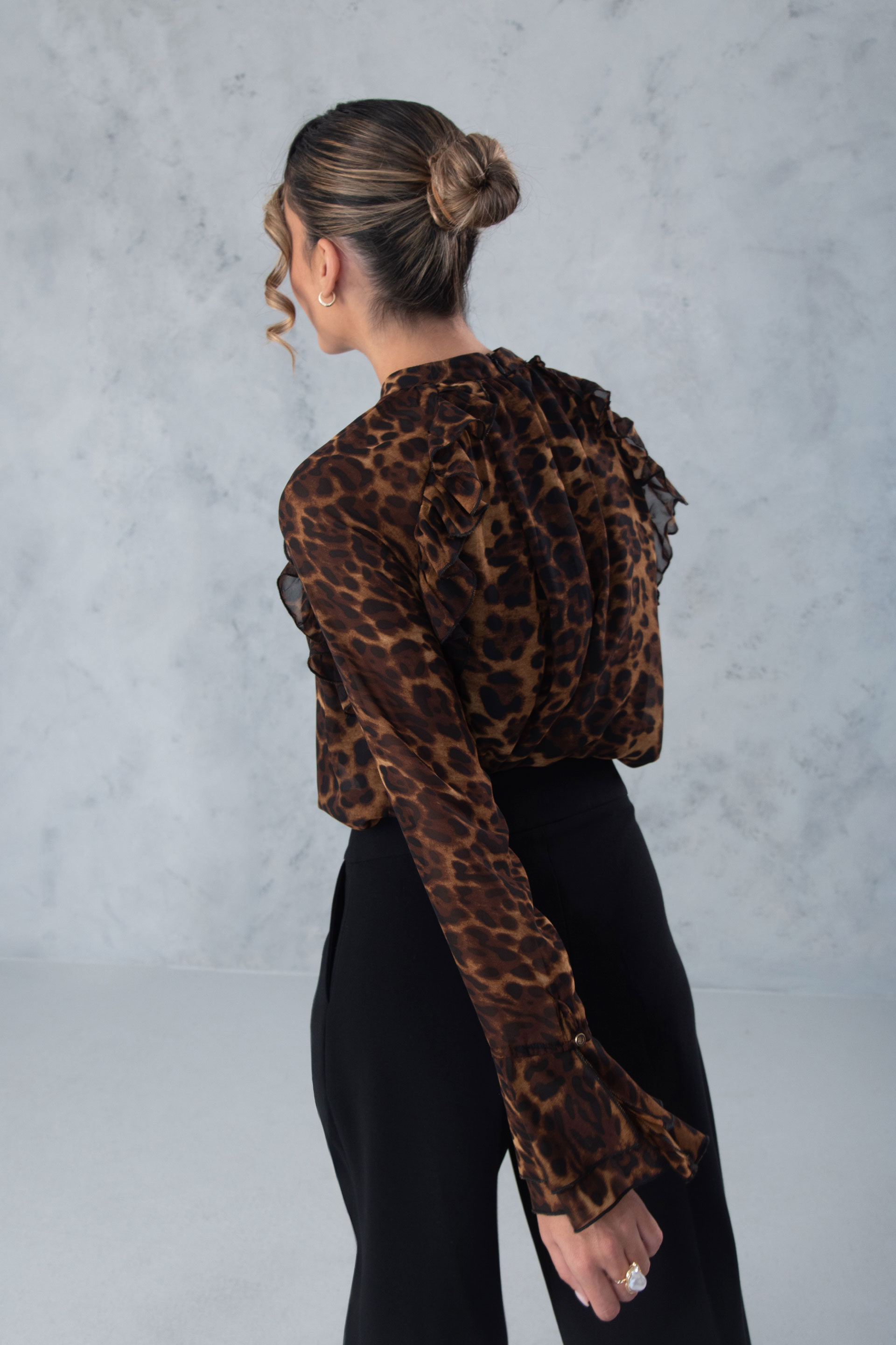 Animal-print blouse with long sleeves and double ruffle