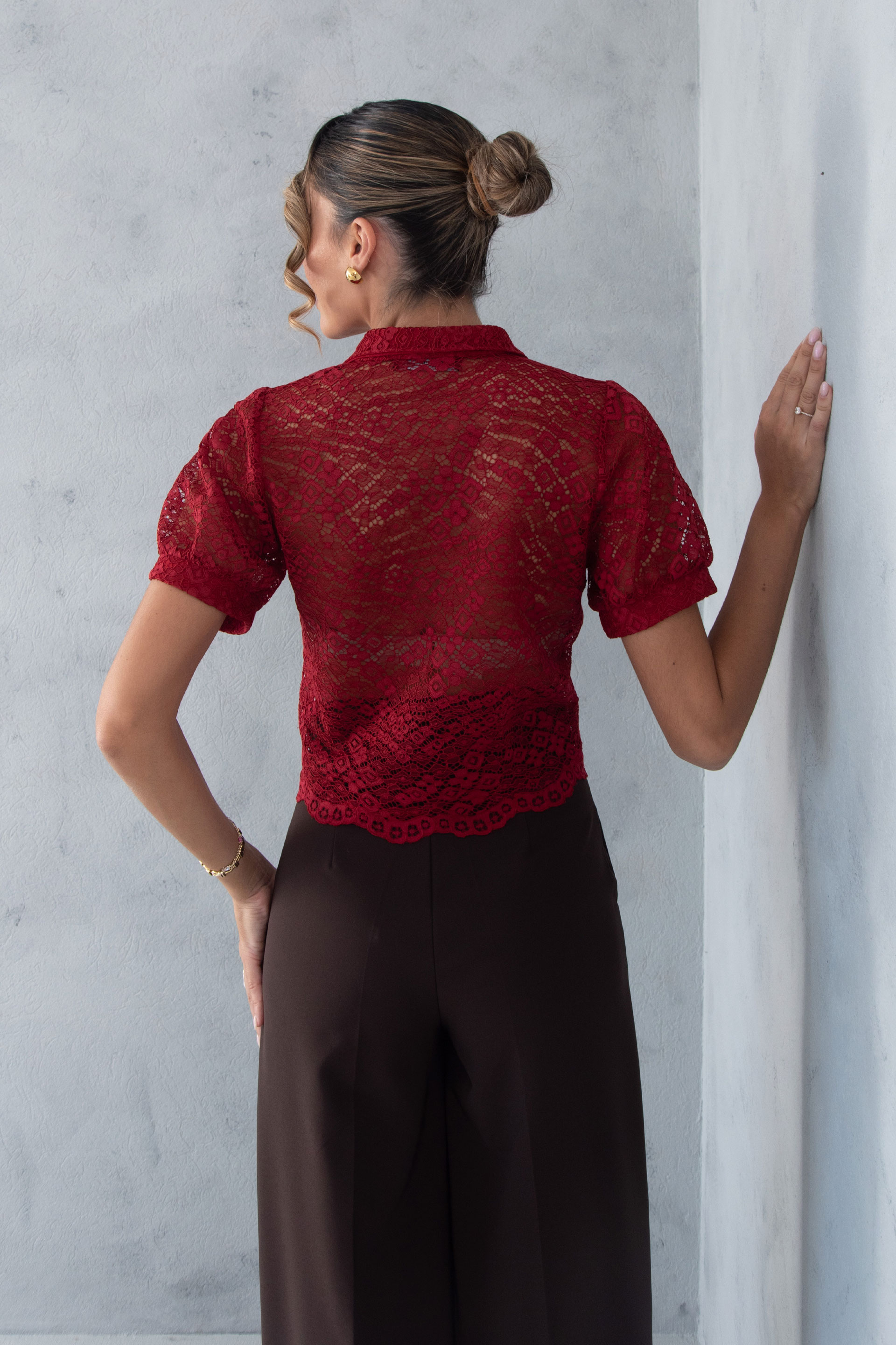 Lace blouse with short sleeves