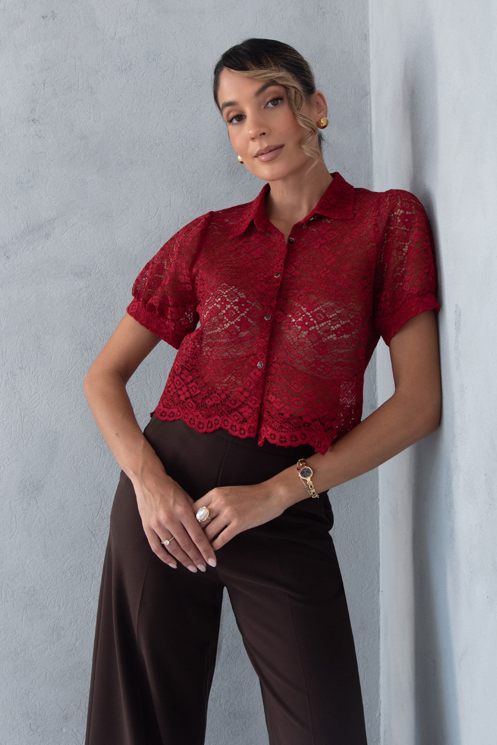 Lace blouse with short sleeves