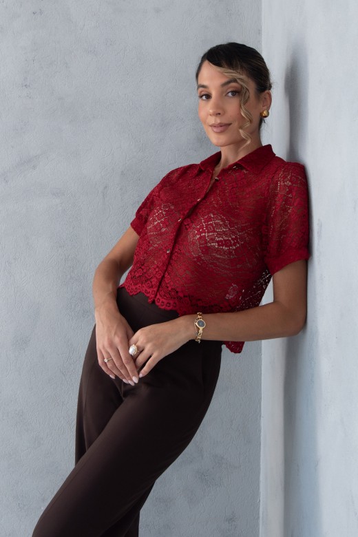 Blusa em renda com manga curta