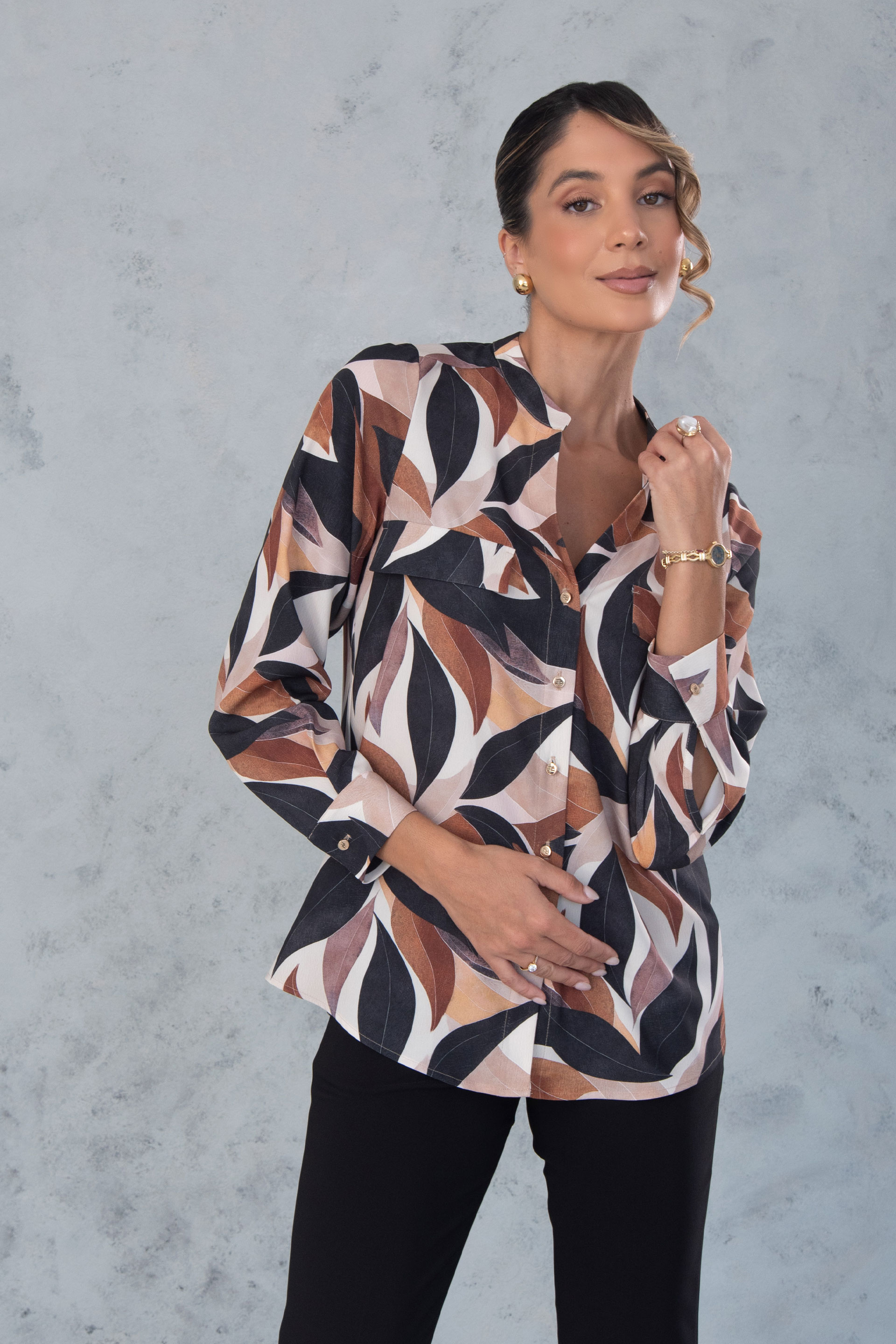 Blusa fluida estampada com manga comprida